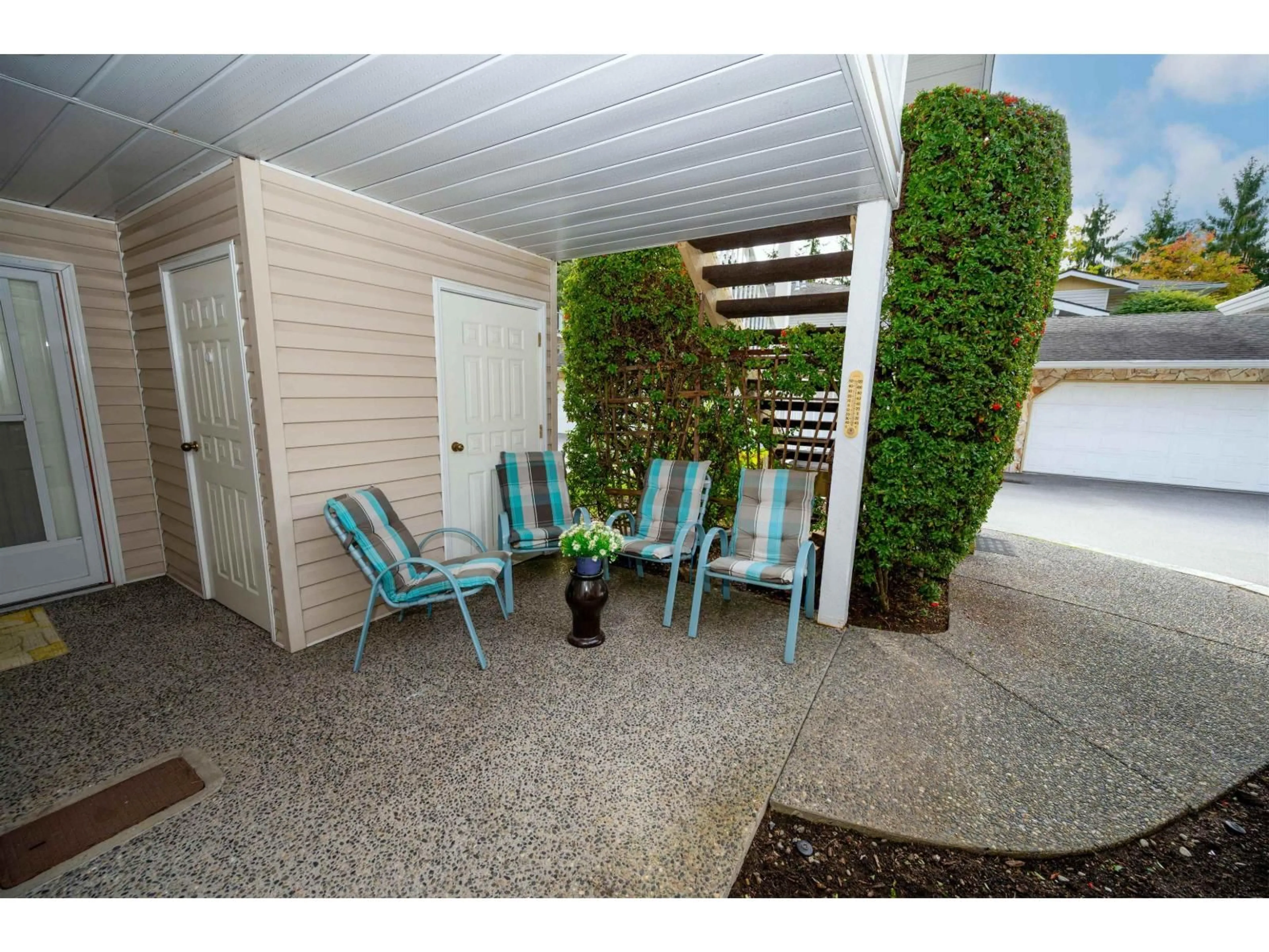 Patio, street for 117 - 10584 153 STREET, Surrey British Columbia V3R9V1
