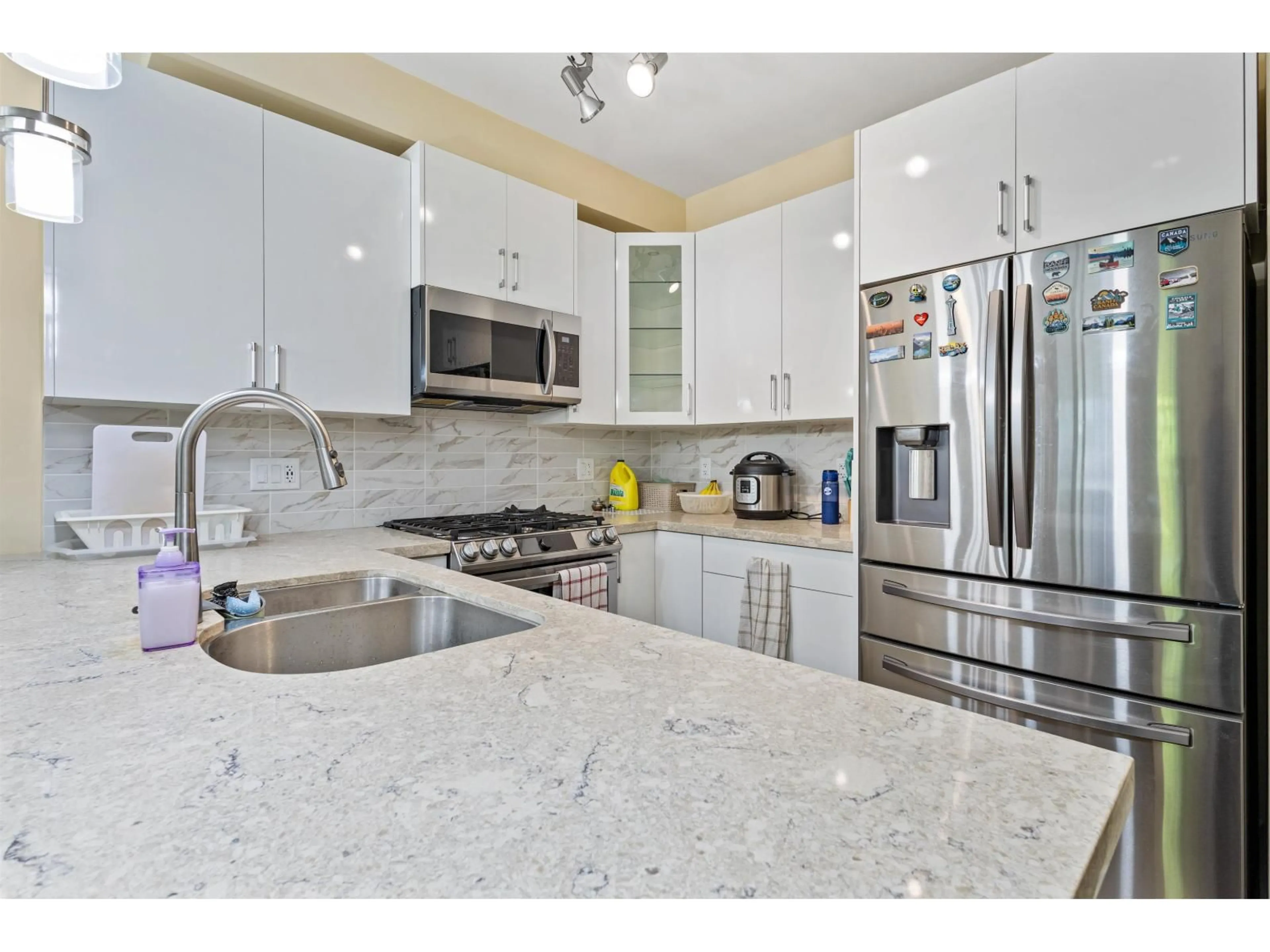 Open concept kitchen, ceramic/tile floor for 206 - 8538 203A STREET, Langley British Columbia V2Y3P9