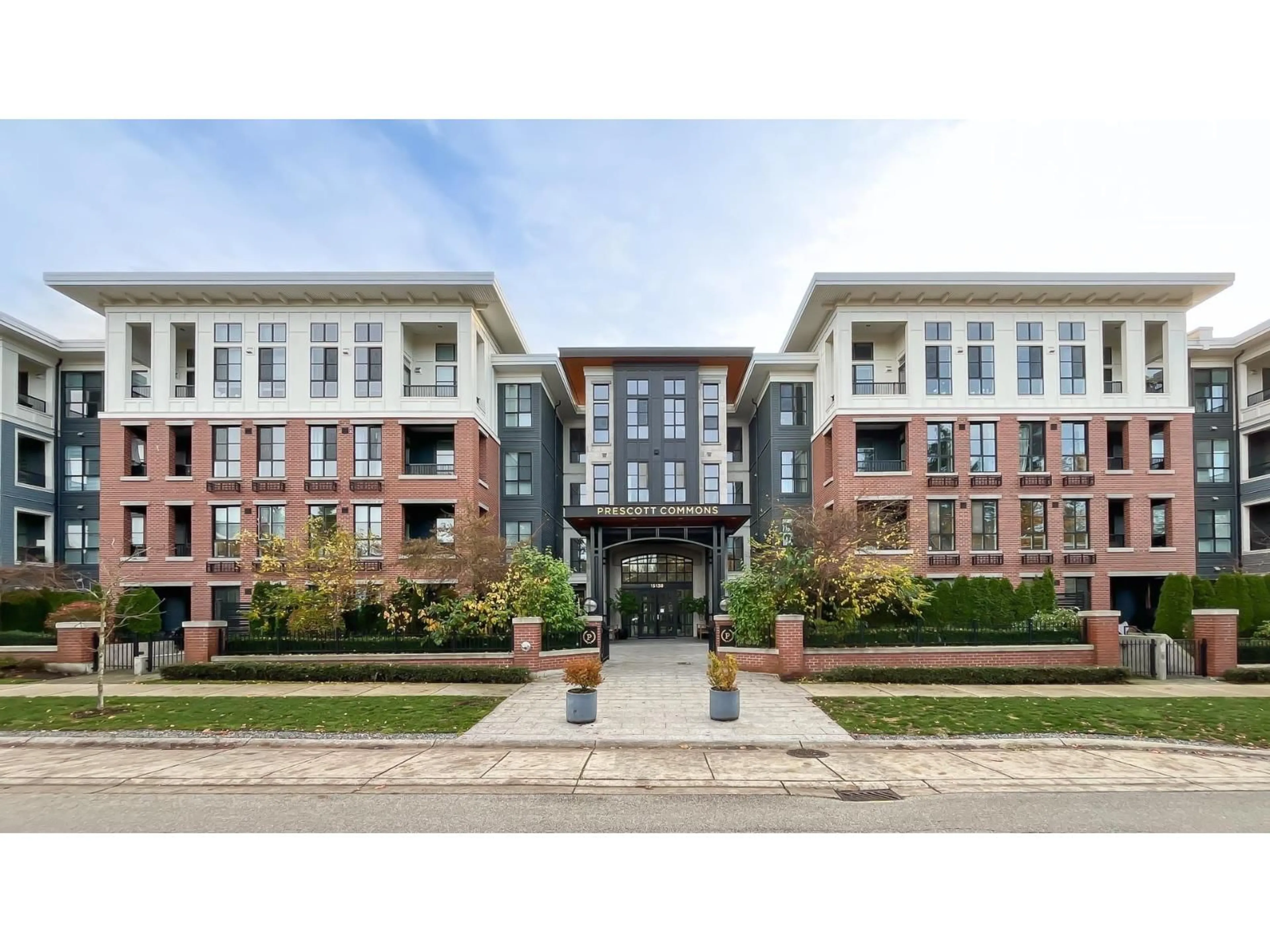 Home with brick exterior material, building for 313 - 15138 34 AVENUE, Surrey British Columbia V3Z0Y5