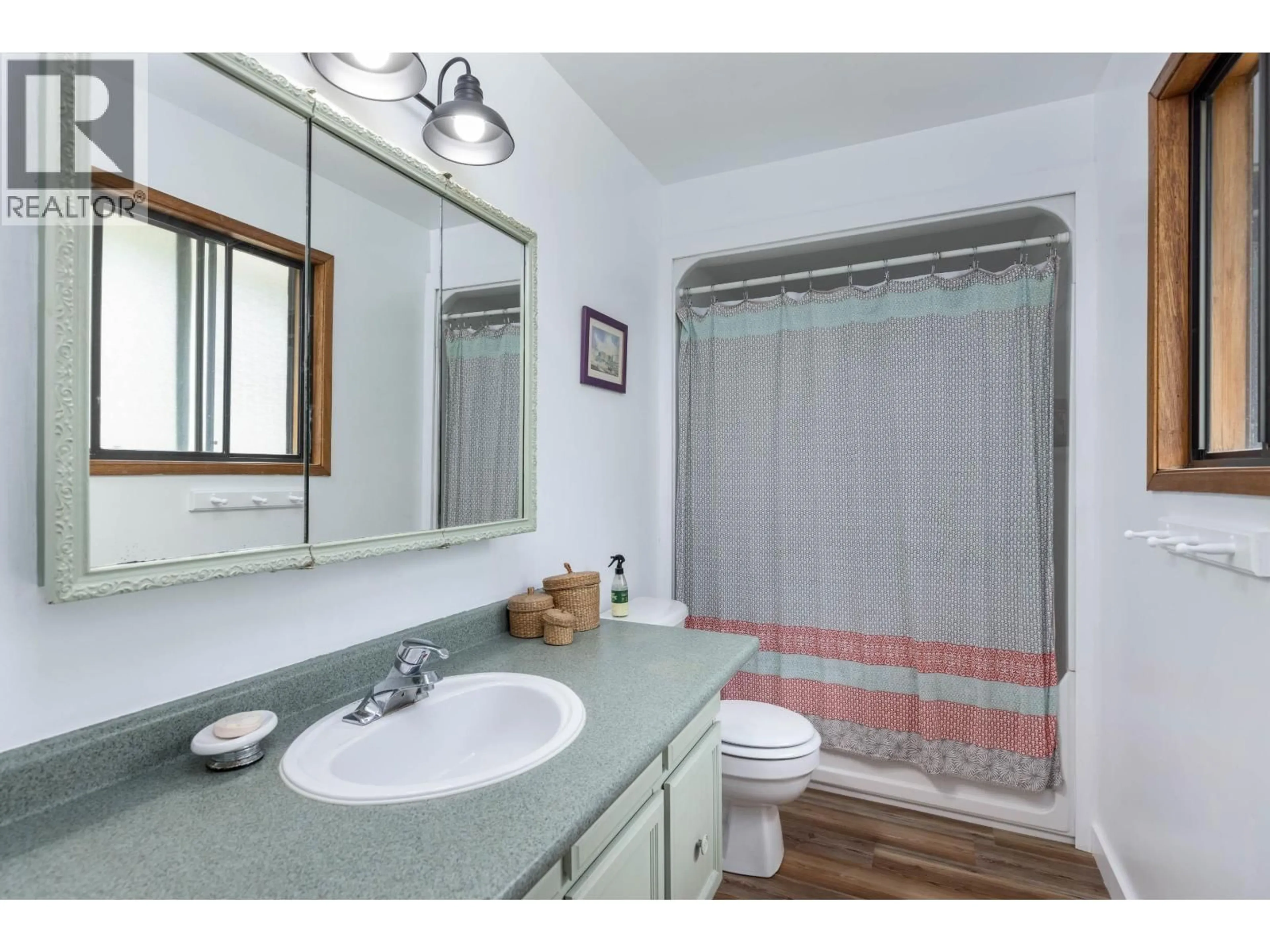 Standard bathroom, ceramic/tile floor for 8988B PEMBERTON MEADOWS ROAD, Pemberton British Columbia V0N2L2