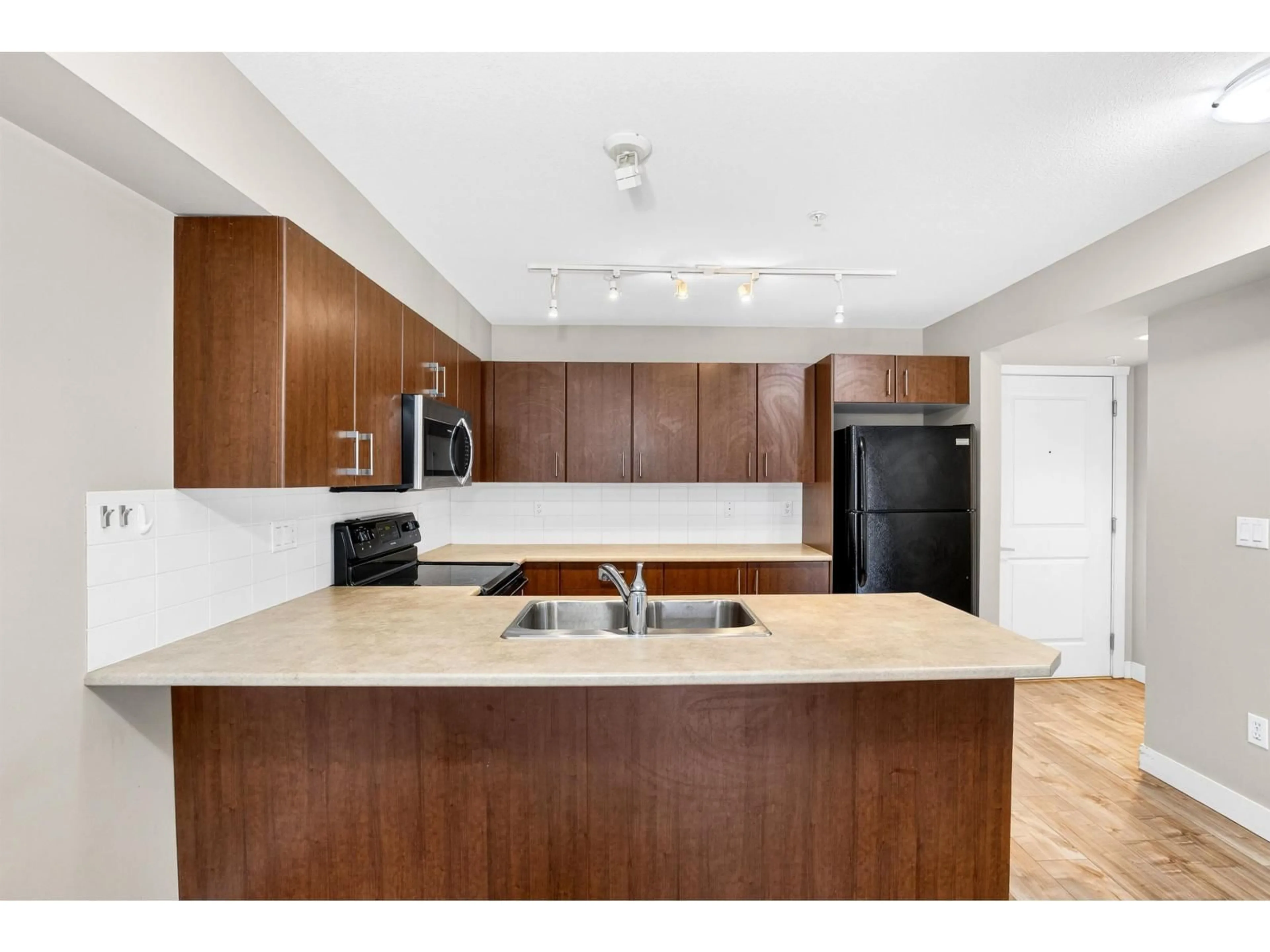 Standard kitchen, unknown for 201 - 45559 YALE ROAD, Chilliwack British Columbia V2P0B1