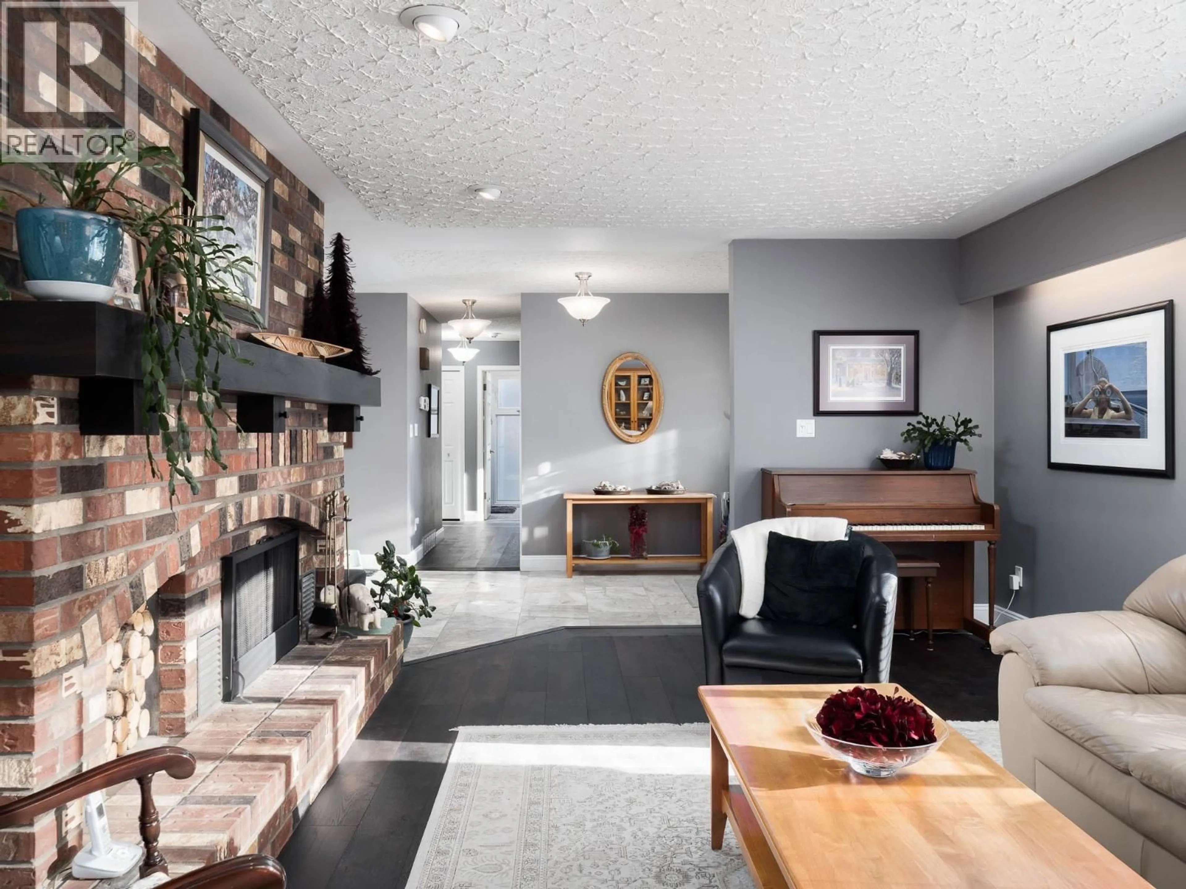 Living room with furniture, unknown for 3015 RIDGEVIEW DRIVE, Prince George British Columbia V2K3T5