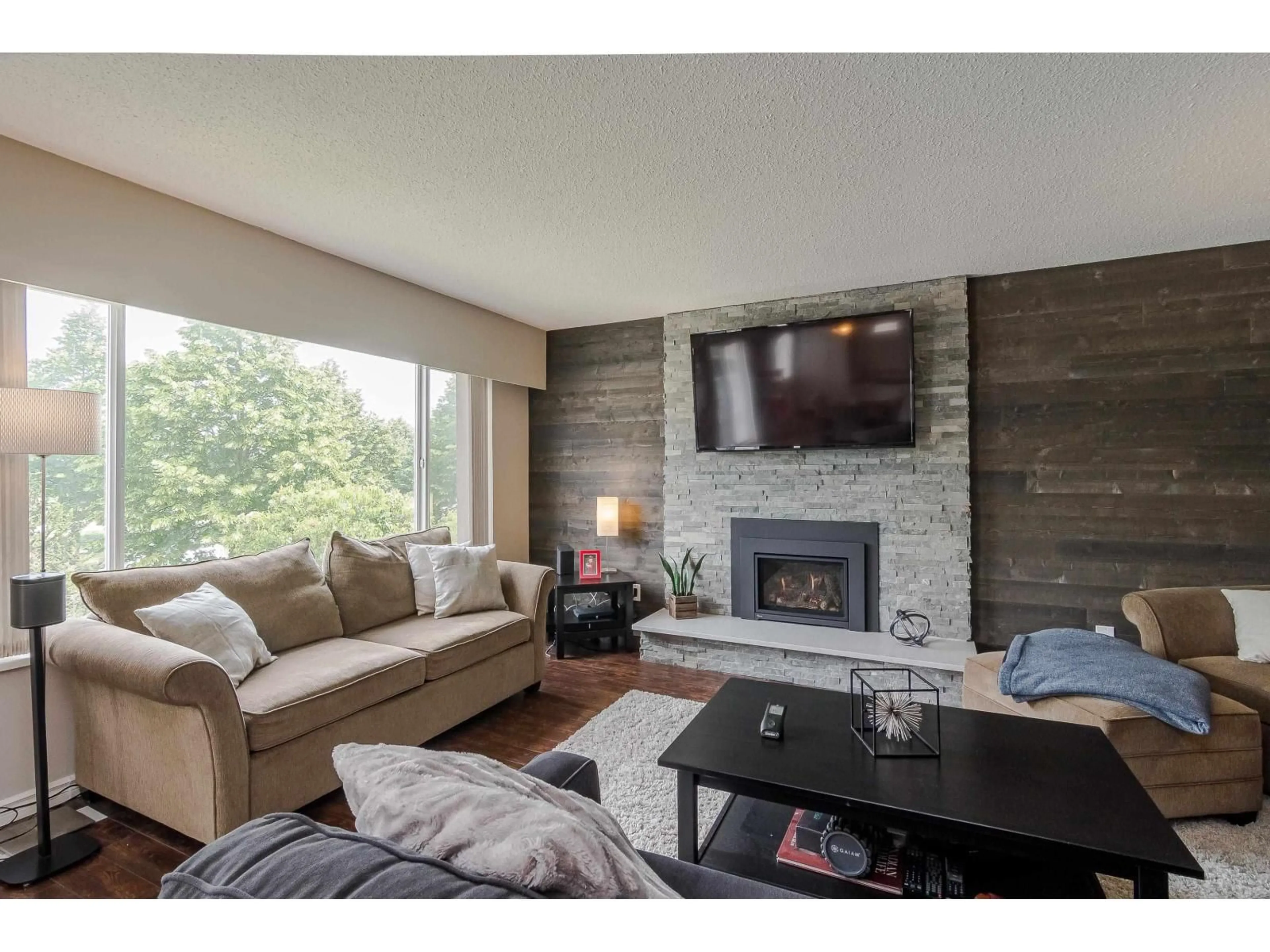 Living room with furniture, wood/laminate floor for 26864 27 AVENUE, Langley British Columbia V4W3E6