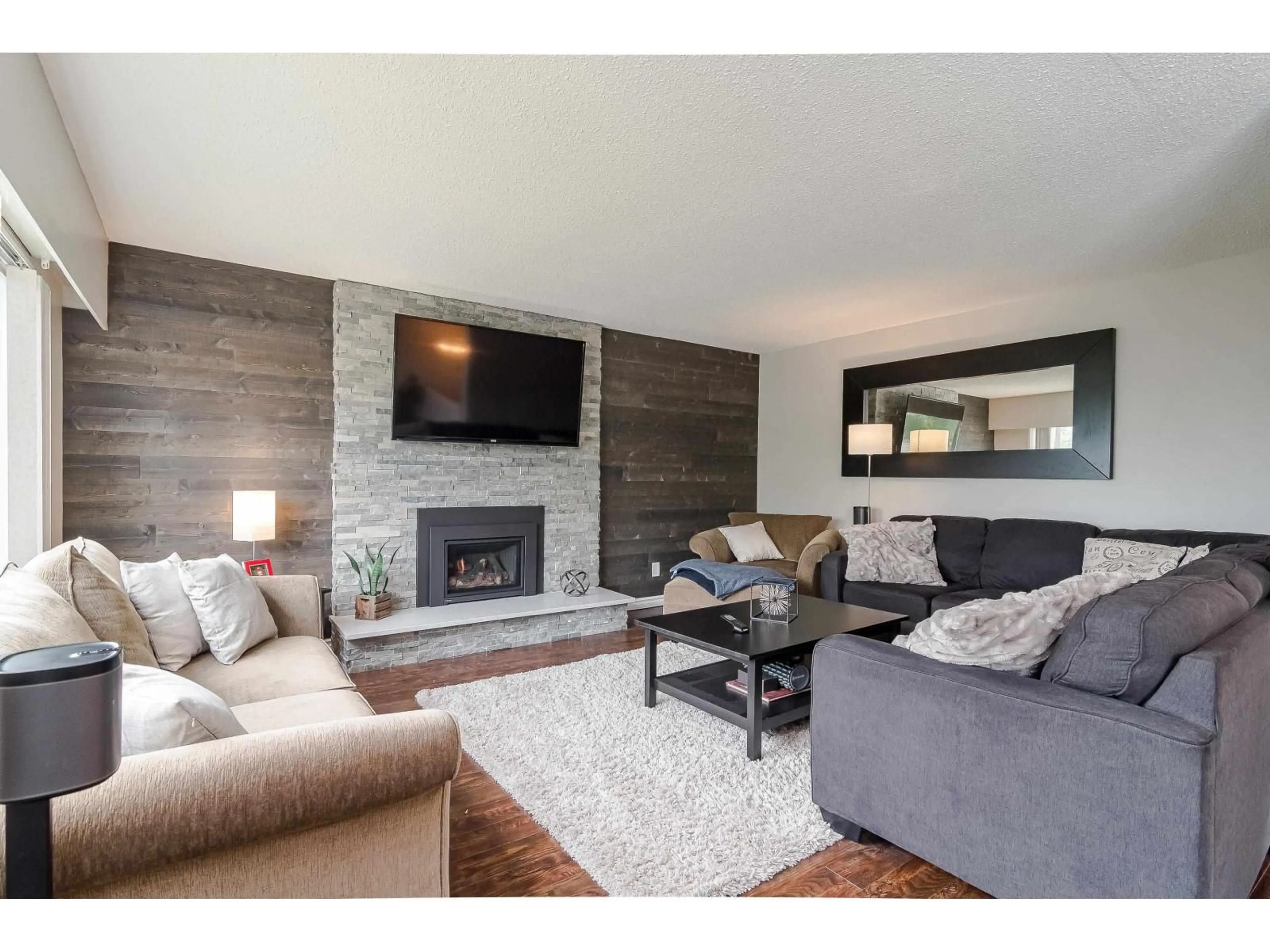 Living room with furniture, wood/laminate floor for 26864 27 AVENUE, Langley British Columbia V4W3E6