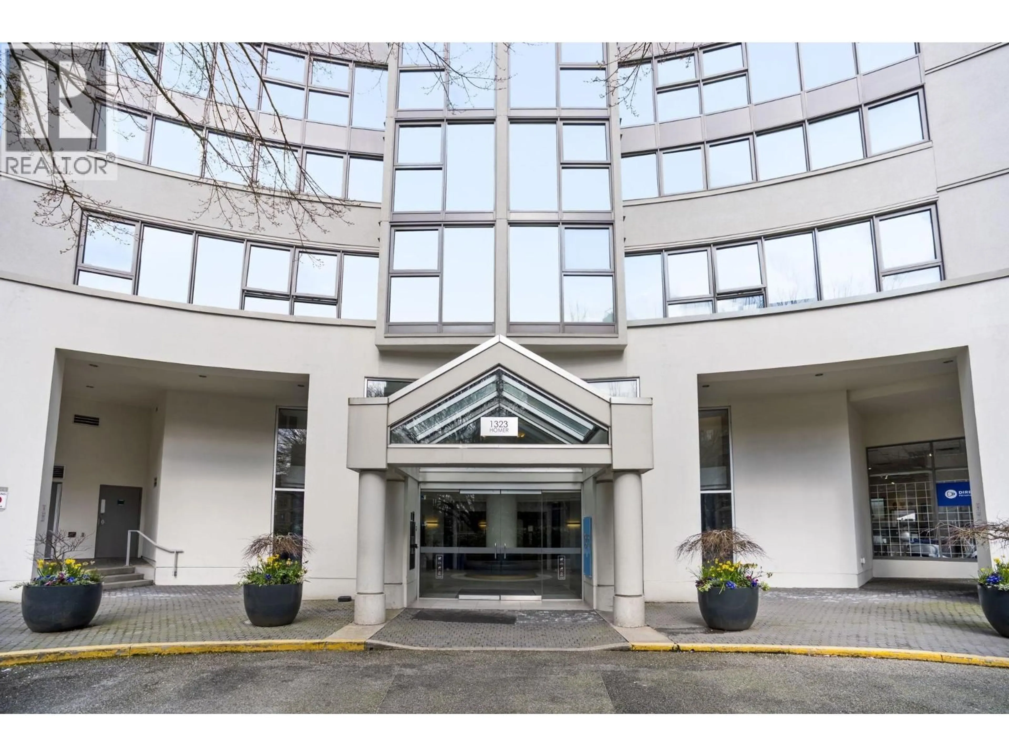 Indoor foyer for 2705 - 1323 HOMER STREET, Vancouver British Columbia V6B5T1