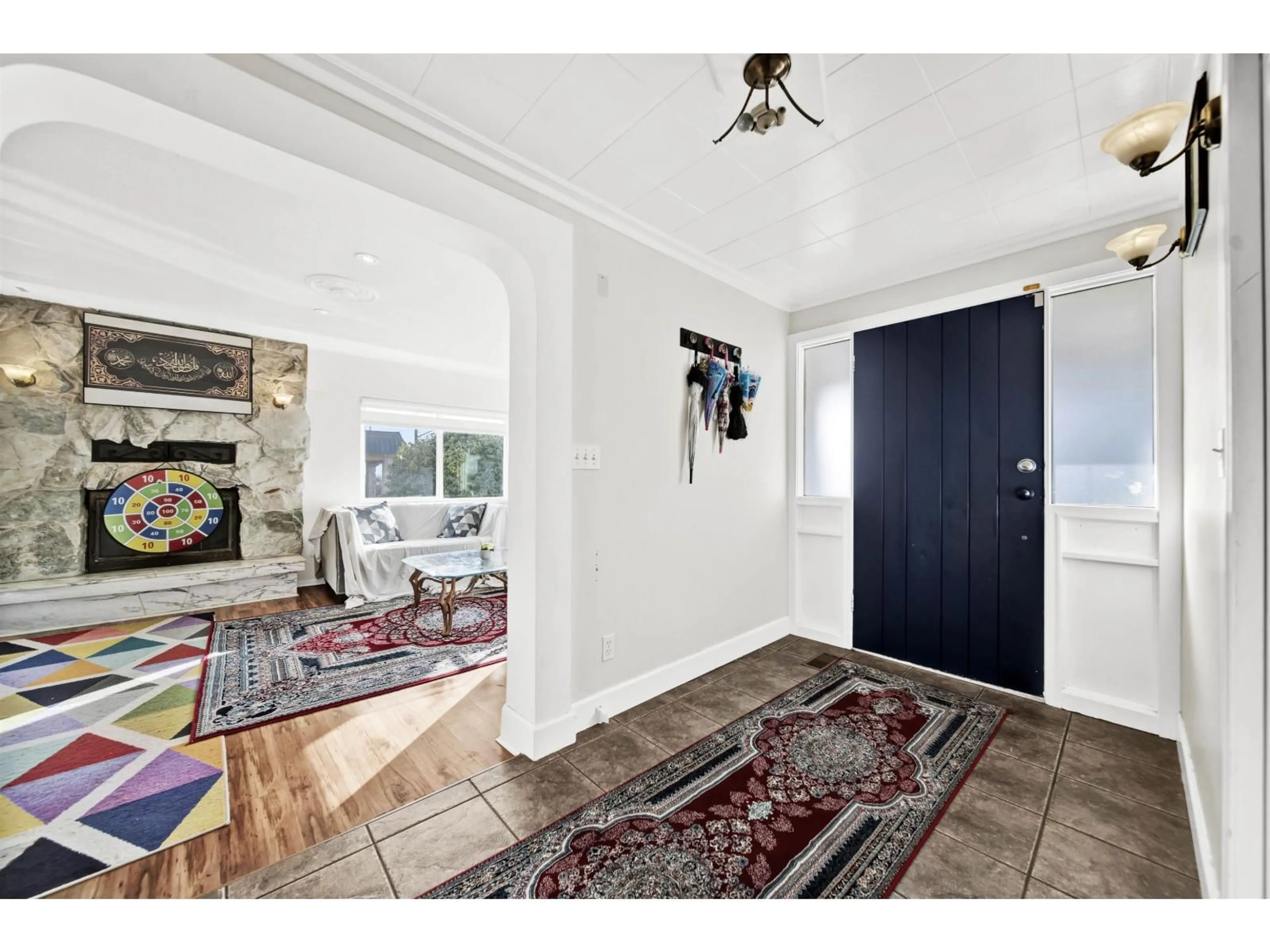 Indoor entryway for 1154 FINLAY STREET, Surrey British Columbia V4B4K8