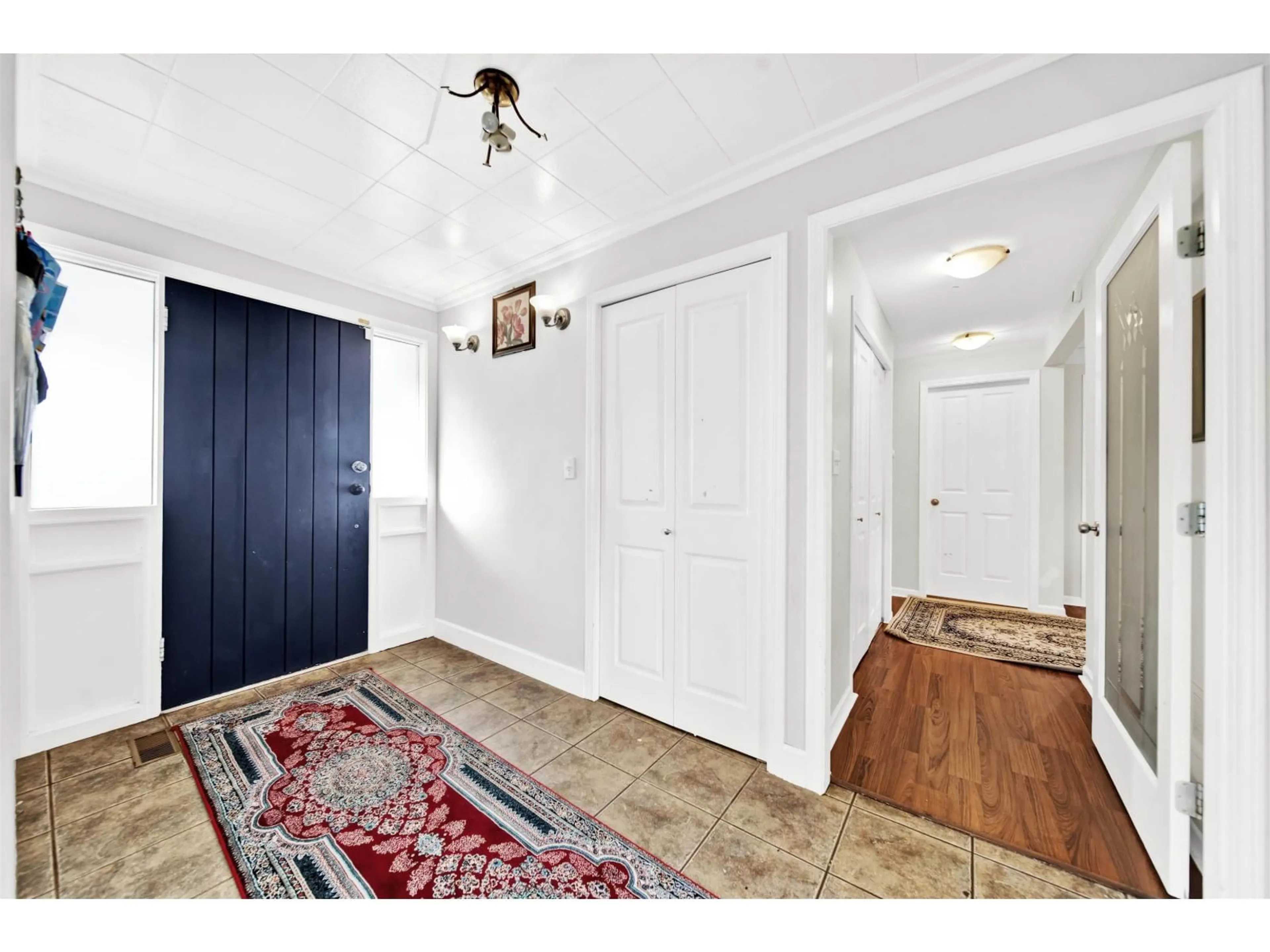 Indoor entryway for 1154 FINLAY STREET, Surrey British Columbia V4B4K8