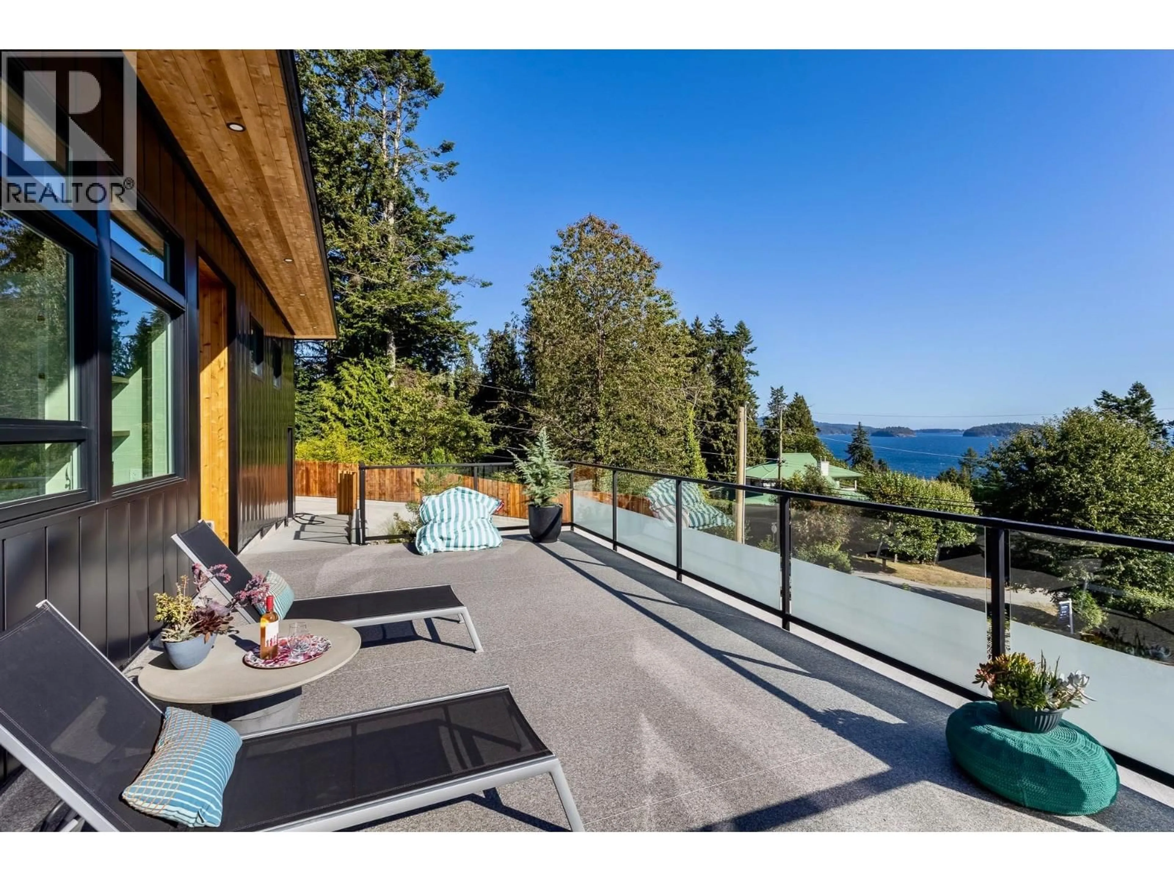 Patio, water/lake/river/ocean view for 980 GOWER POINT ROAD, Gibsons British Columbia V0N1V3
