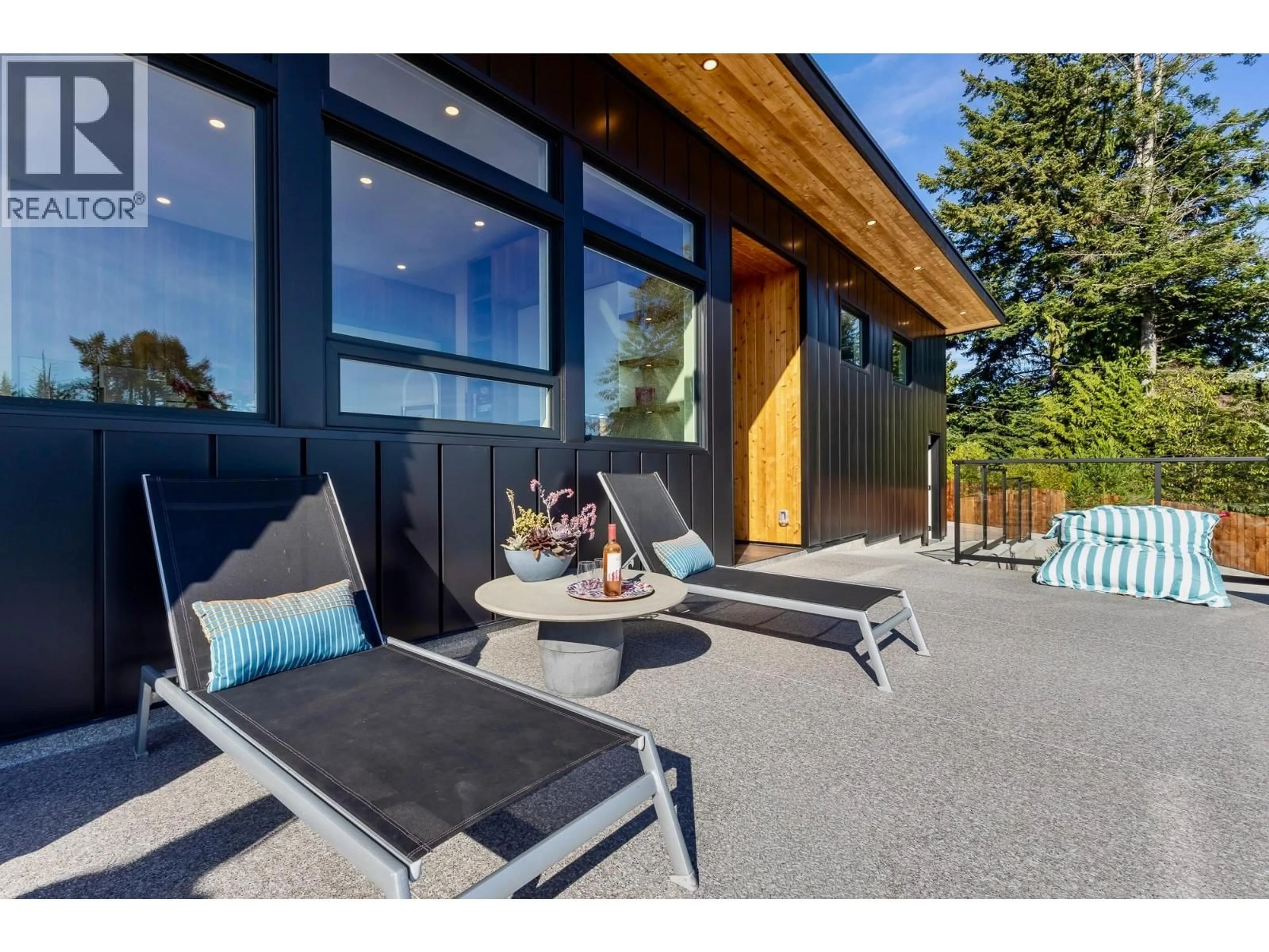 Patio, unknown for 980 GOWER POINT ROAD, Gibsons British Columbia V0N1V3