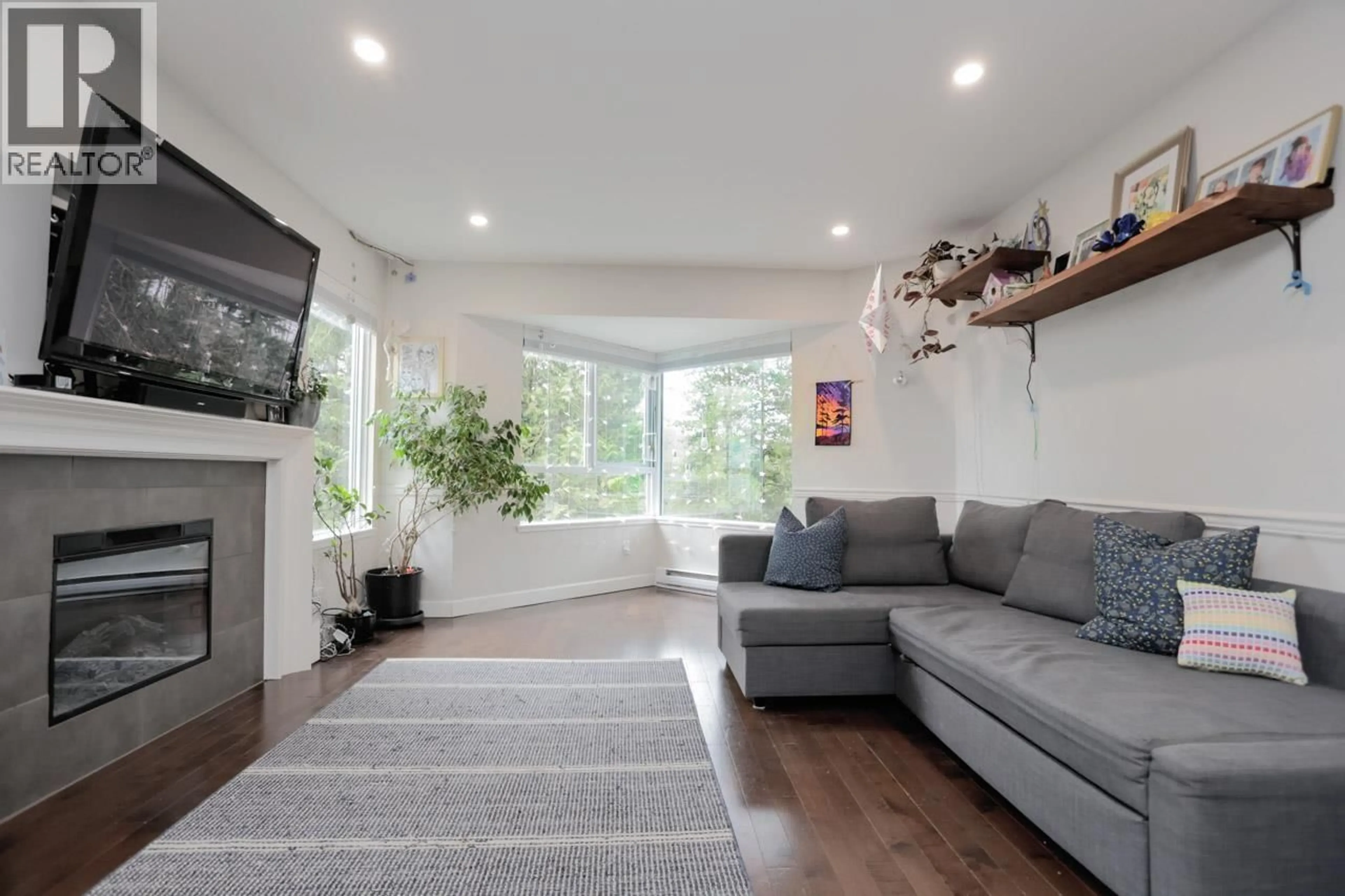 Living room with furniture, unknown for 221 - 1215 LANSDOWNE DRIVE, Coquitlam British Columbia V3E2P6