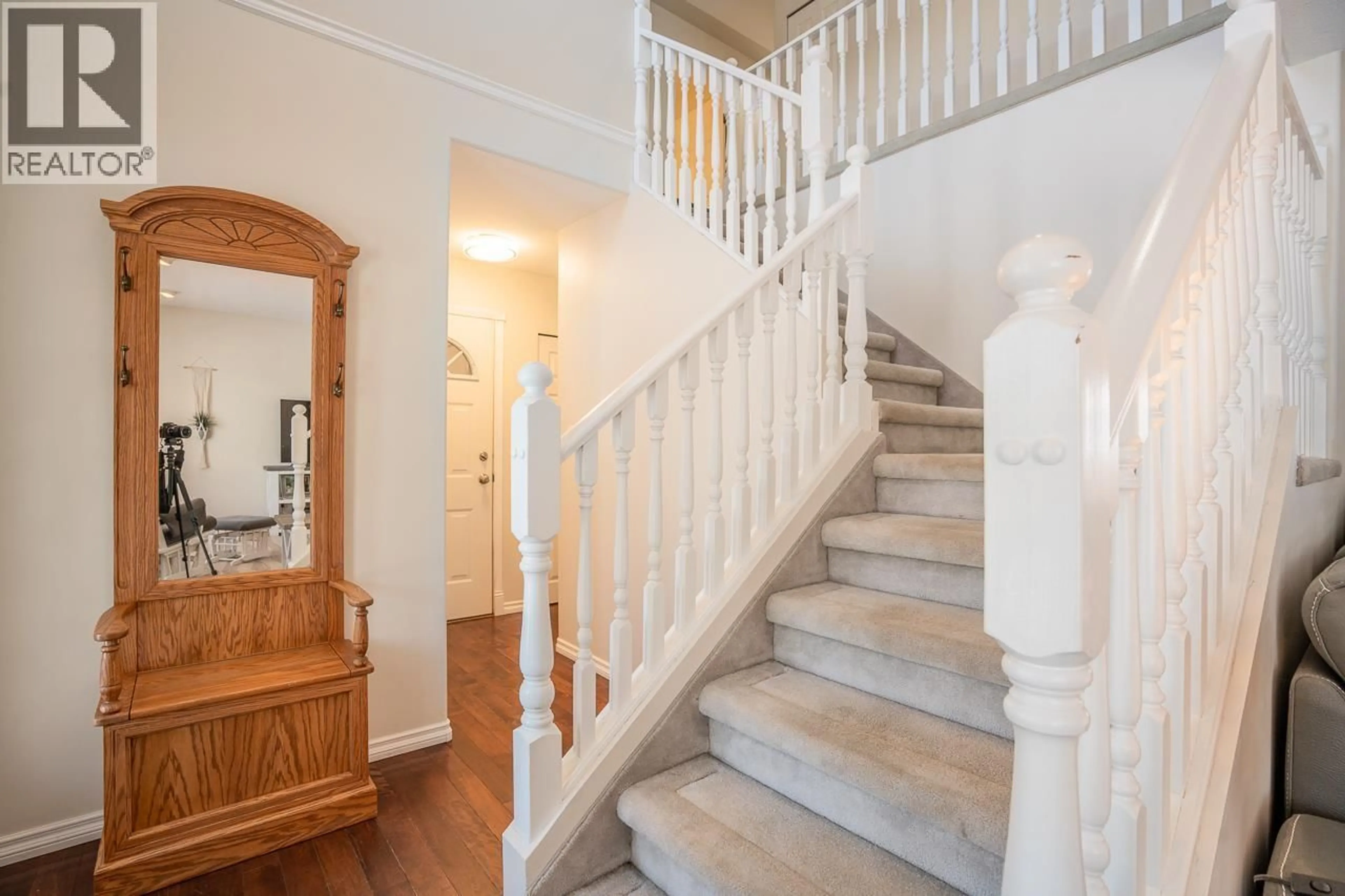 Stairs for 5663 HORSE LAKE ROAD, 100 Mile House British Columbia V0K2E1