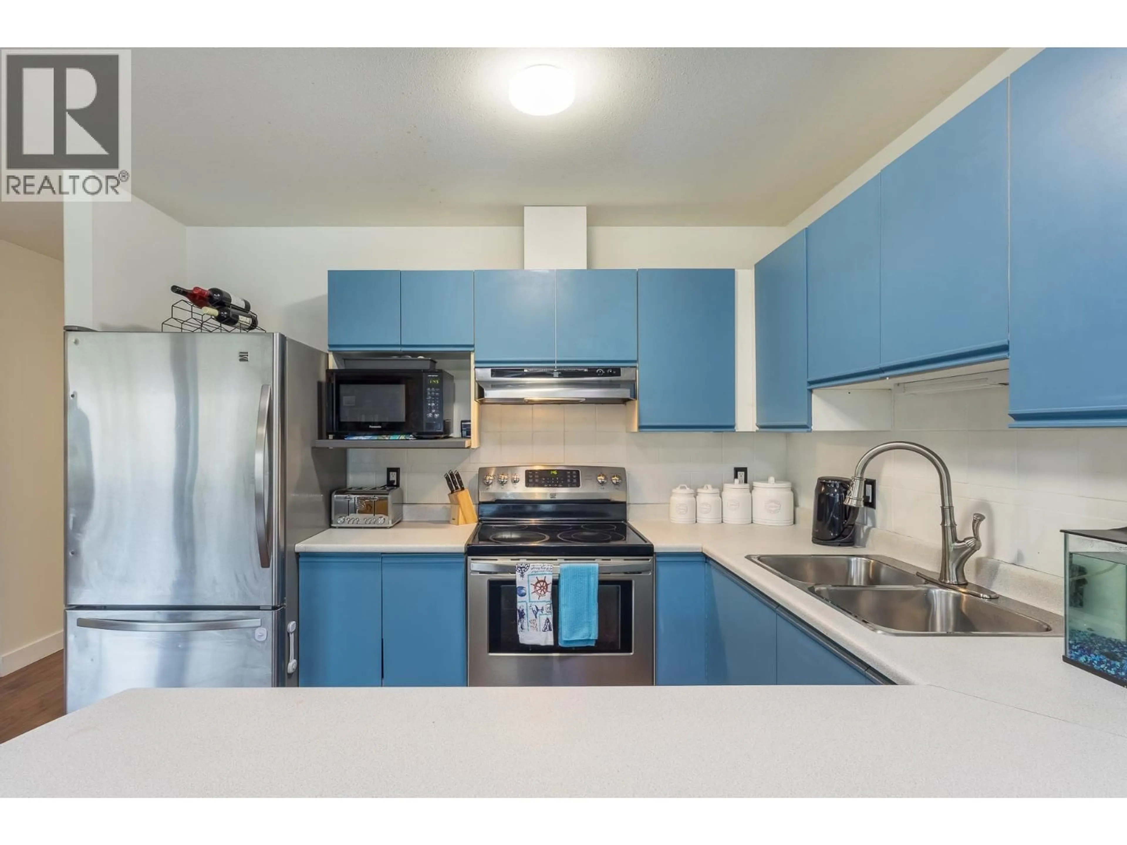 Standard kitchen, unknown for 1 - 5706 EBBTIDE STREET, Sechelt British Columbia V7Z0J4
