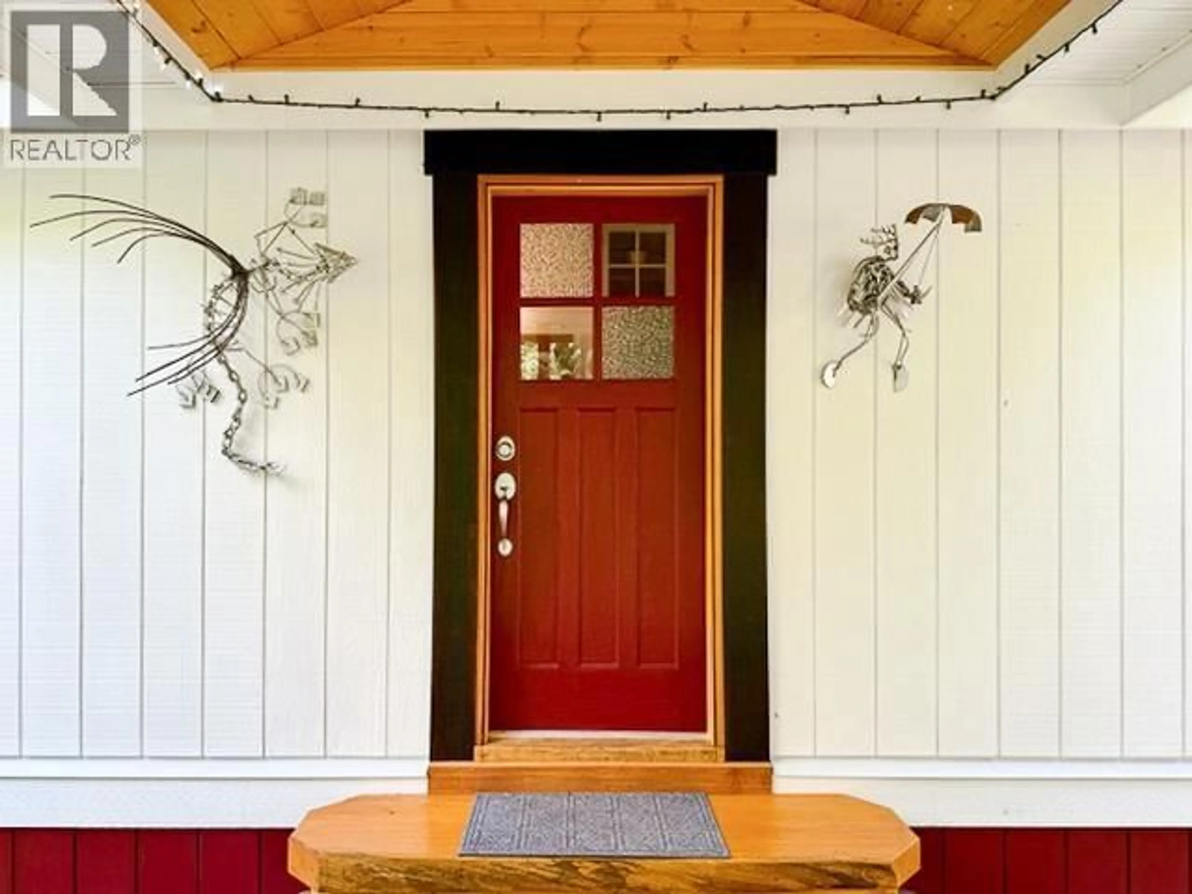 Indoor entryway for 6121 GOLF COURSE ROAD, Sechelt British Columbia V7Z0R2