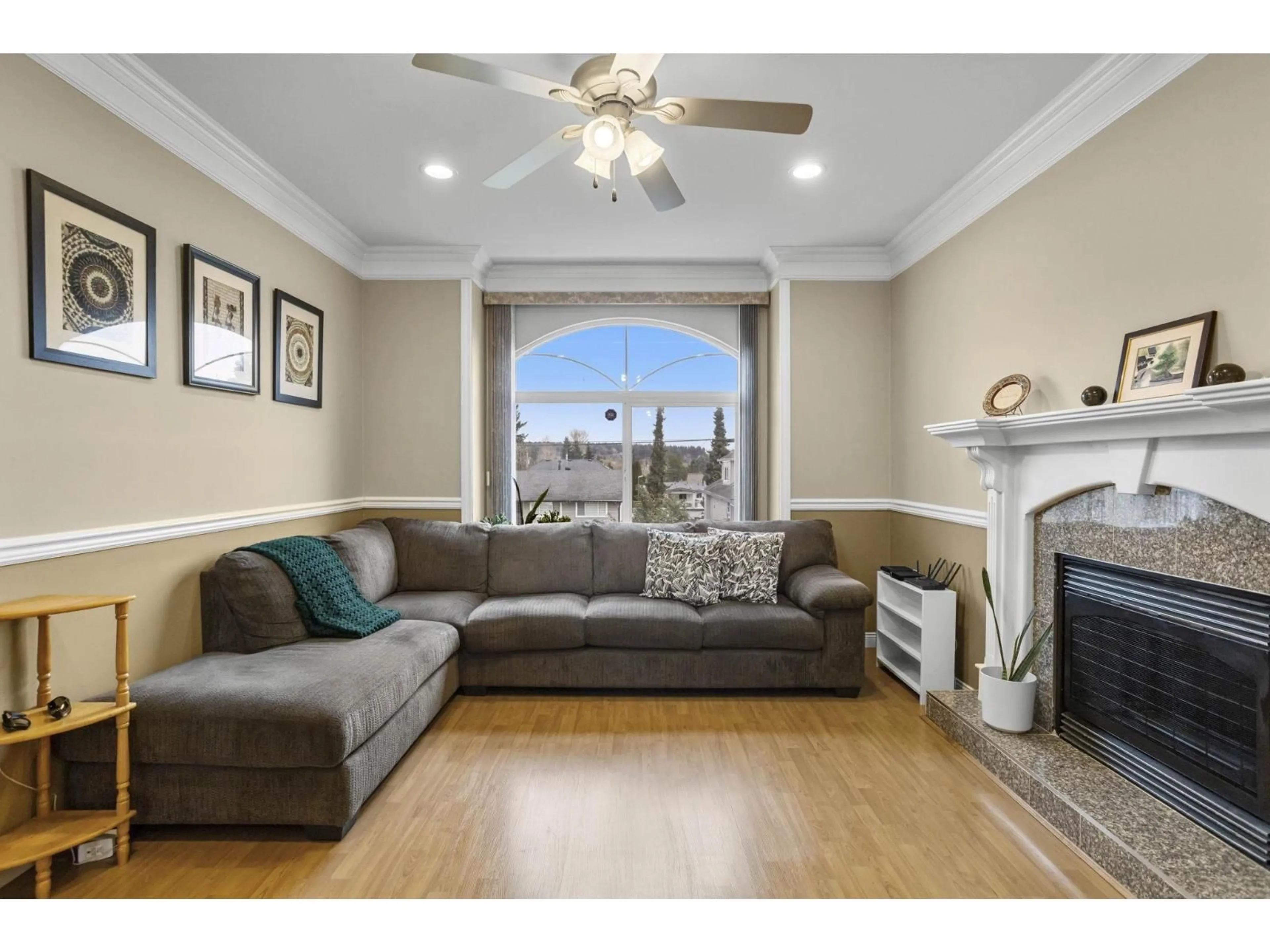 Living room with furniture, unknown for 9309 134 STREET, Surrey British Columbia V3V5R8