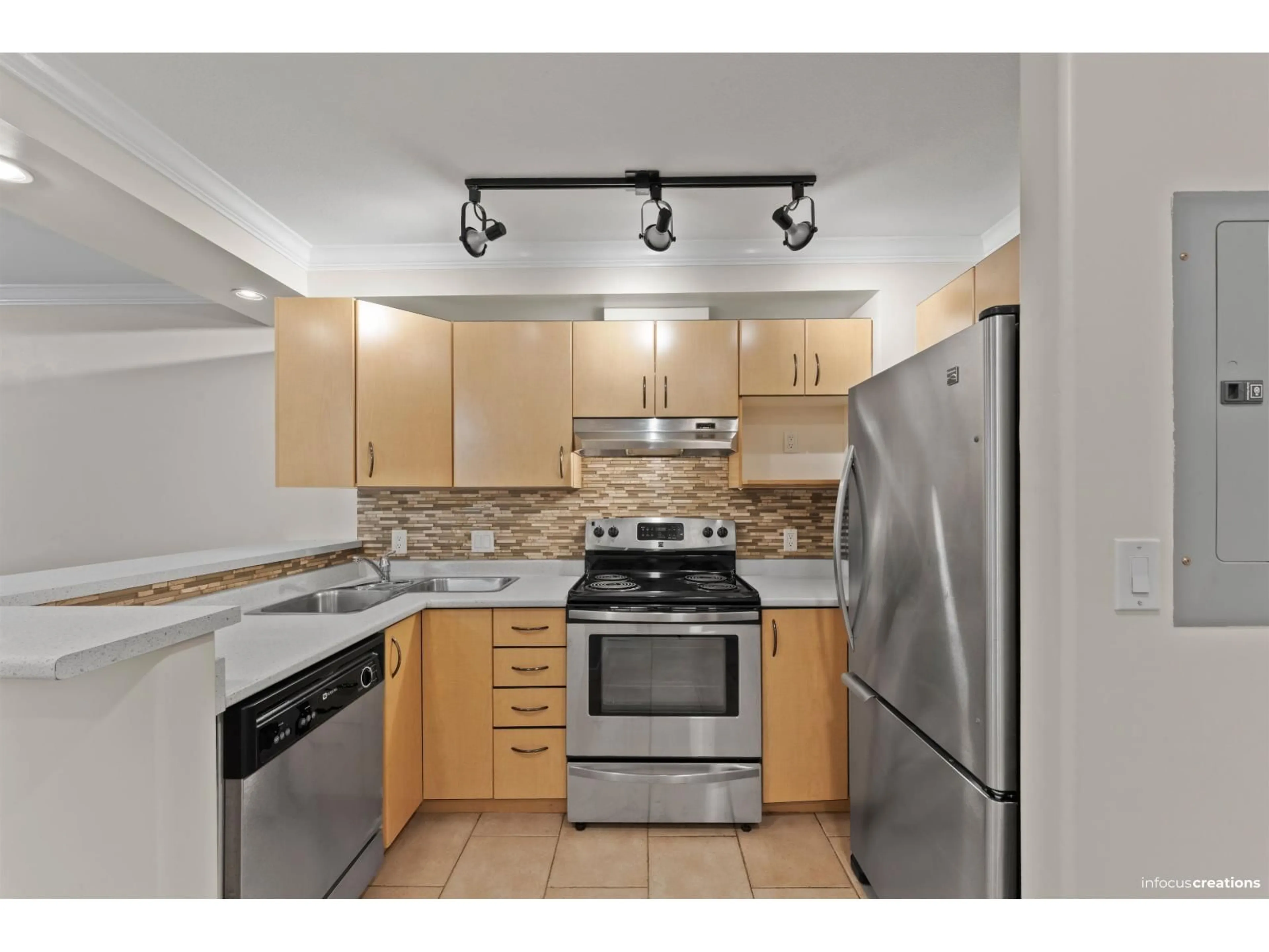 Standard kitchen, unknown for 219 - 20200 56 AVENUE, Langley British Columbia V3A8S1