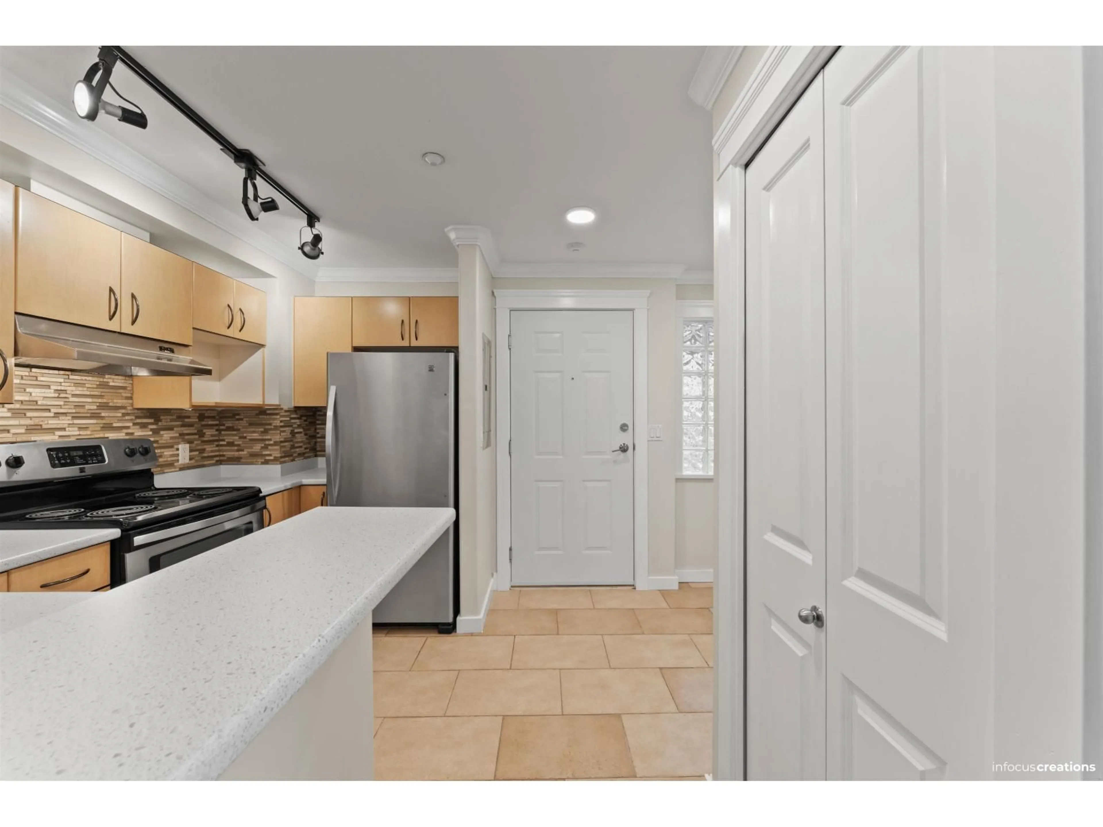 Standard kitchen, ceramic/tile floor for 219 - 20200 56 AVENUE, Langley British Columbia V3A8S1