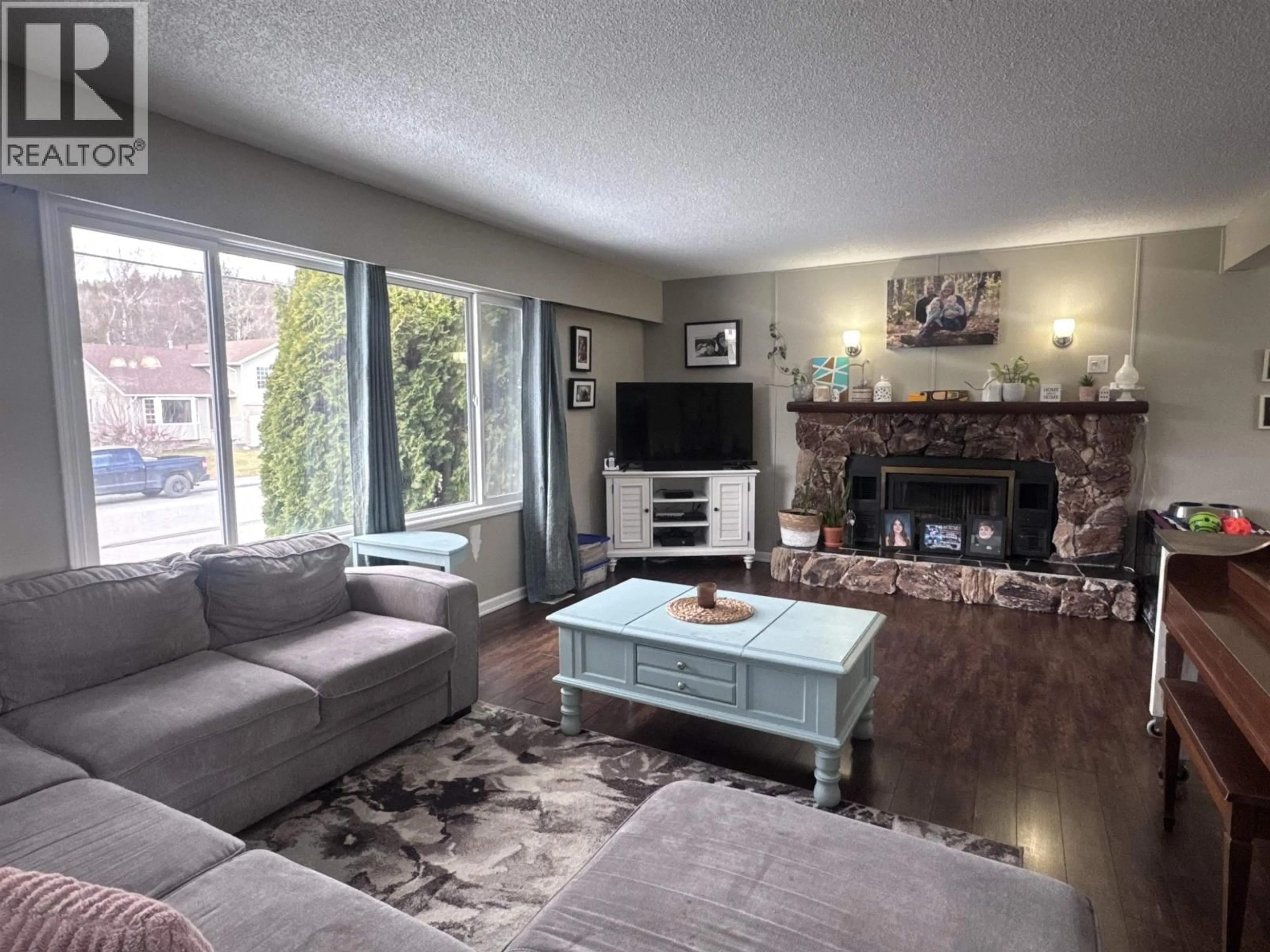 Living room with furniture, unknown for 4705 MCCONNELL AVENUE, Terrace British Columbia V8G2G7