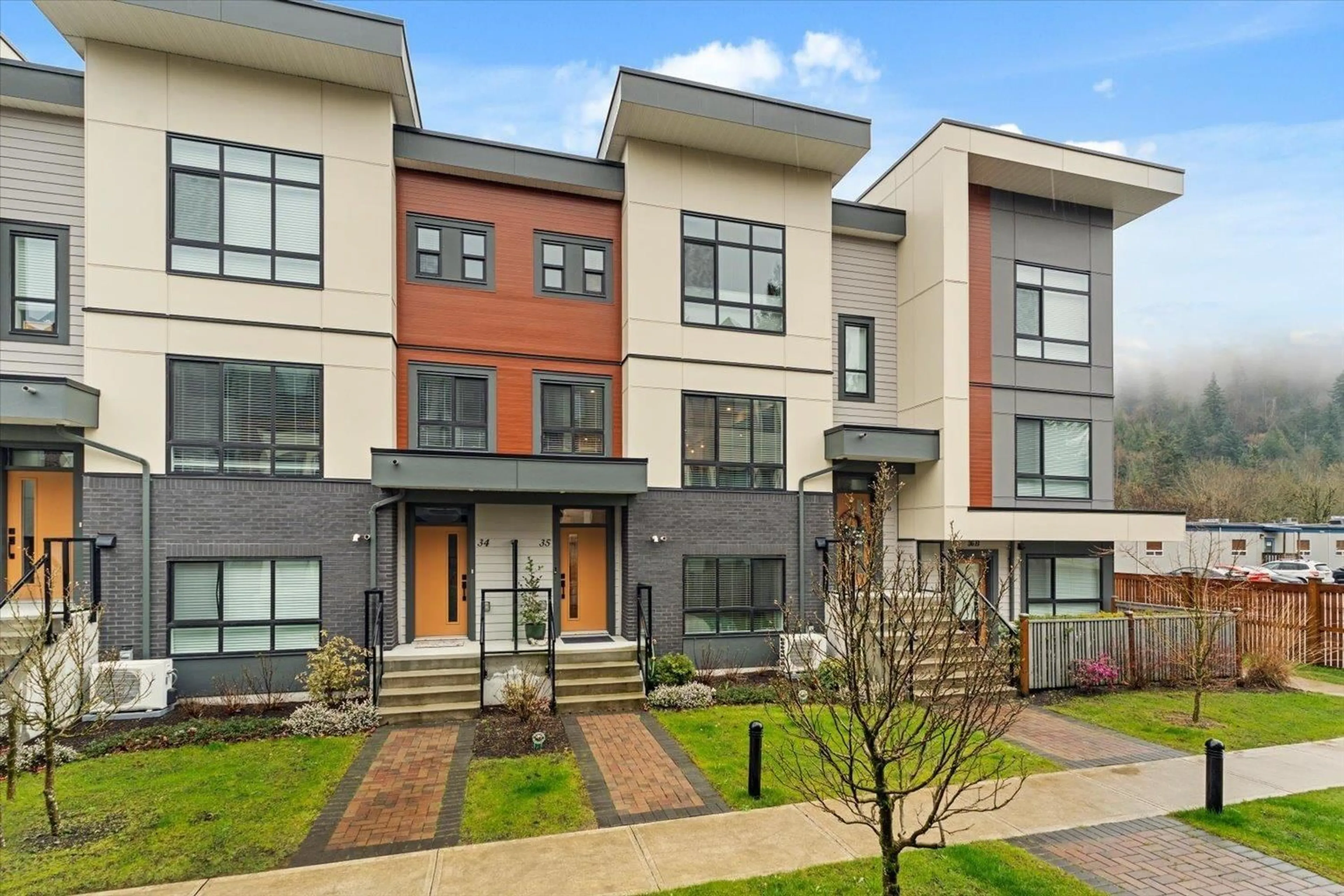 Home with brick exterior material, street for 35 - 45500 CAMPUS DRIVE, Chilliwack British Columbia V2R6E9