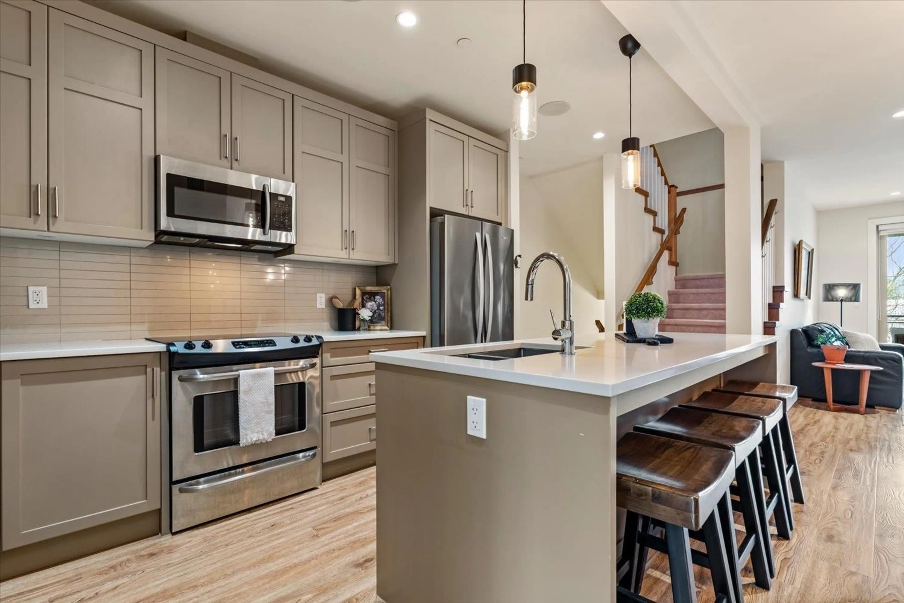 Open concept kitchen, unknown for 5746 MITCHELL STREET, Chilliwack British Columbia V2R0P2