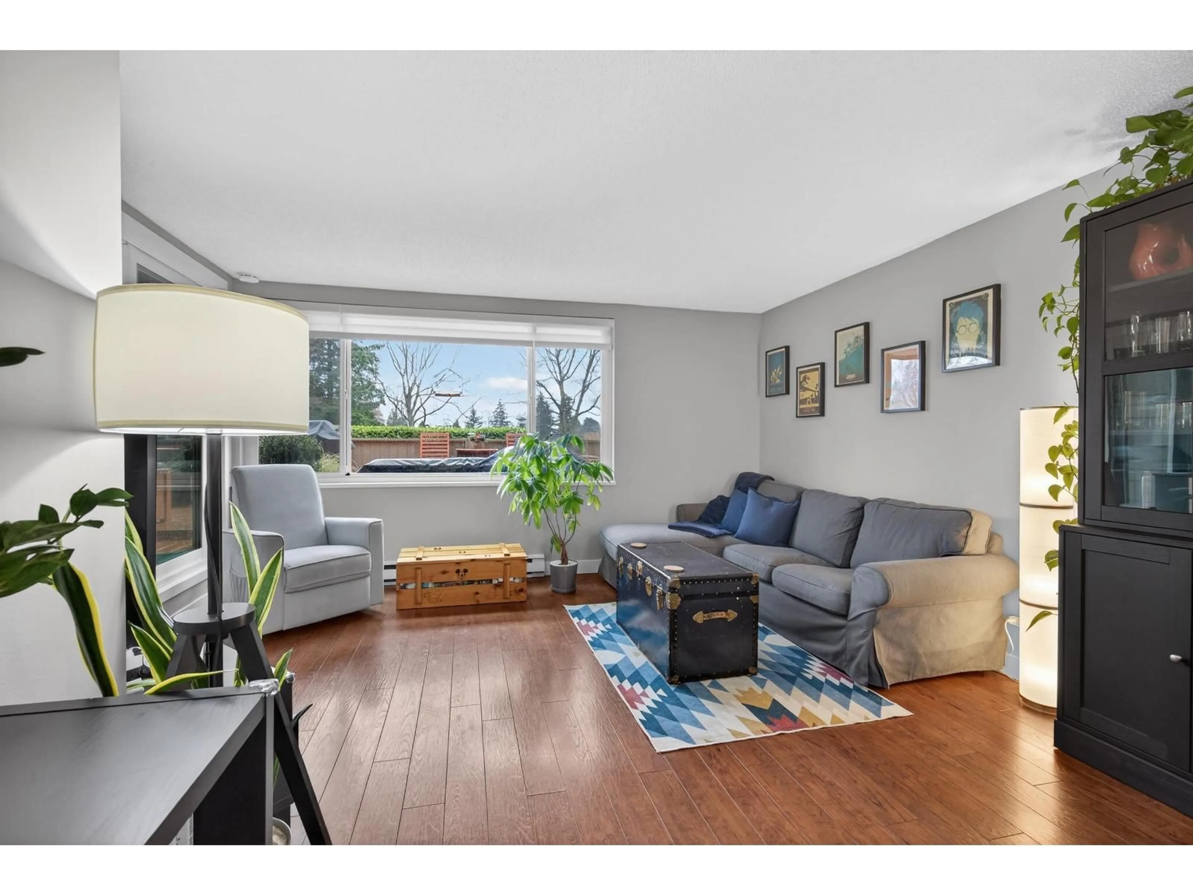 Living room with furniture, wood/laminate floor for 109 - 15272 19 AVENUE, Surrey British Columbia V4A1X6