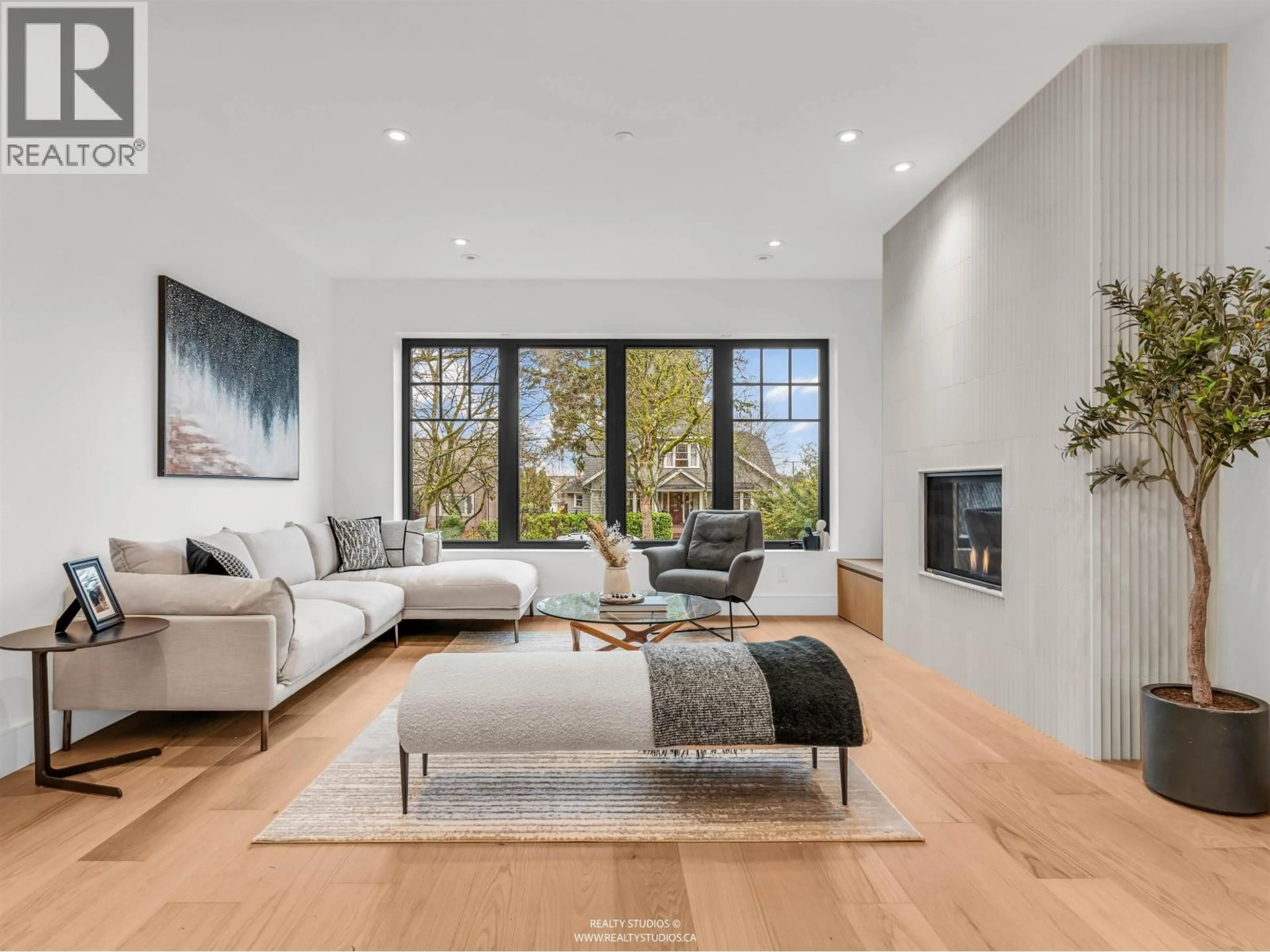 Living room with furniture, unknown for 108 18TH AVENUE, Vancouver British Columbia V5Y2A5