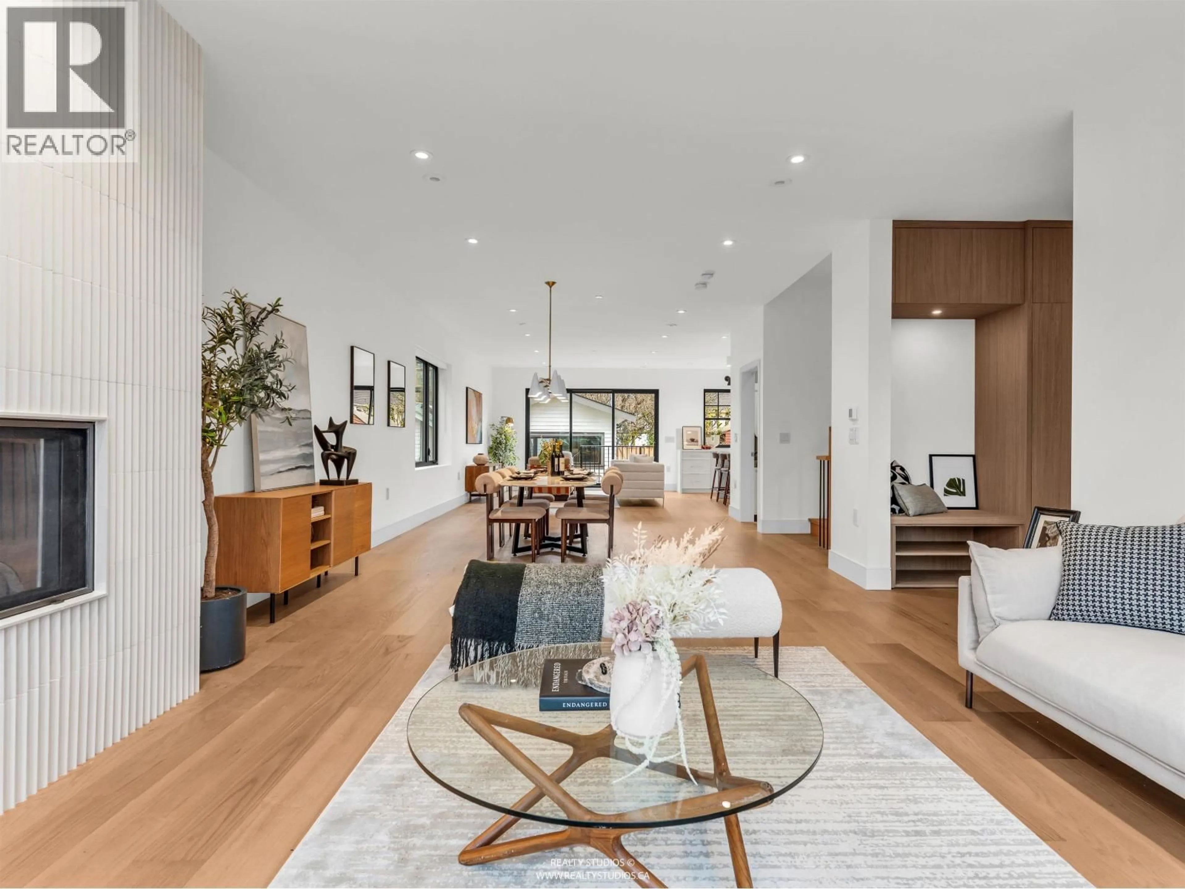 Living room with furniture, unknown for 108 18TH AVENUE, Vancouver British Columbia V5Y2A5