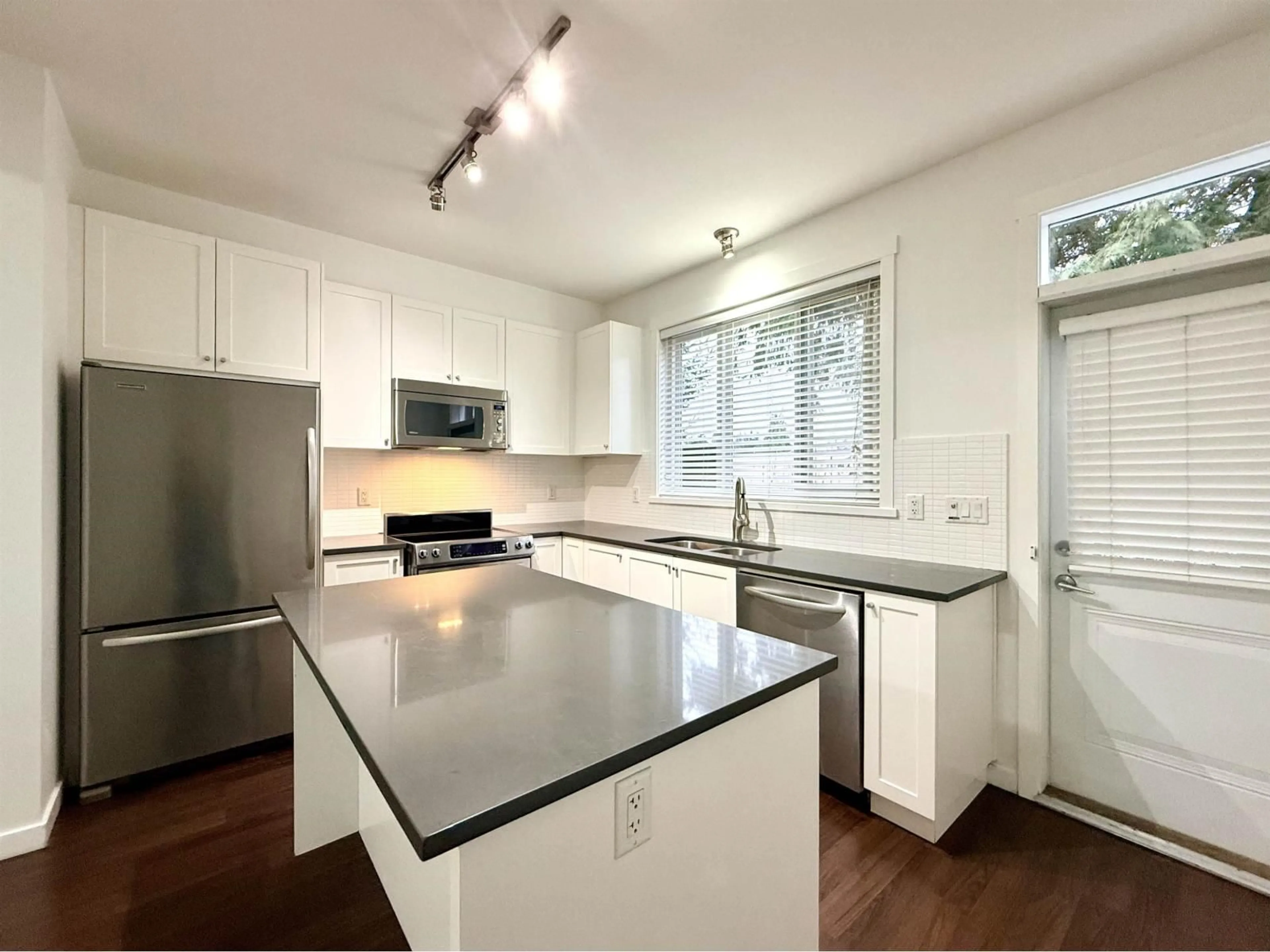 Open concept kitchen, wood/laminate floor for 15 - 2487 156 STREET, Surrey British Columbia V4P1C7