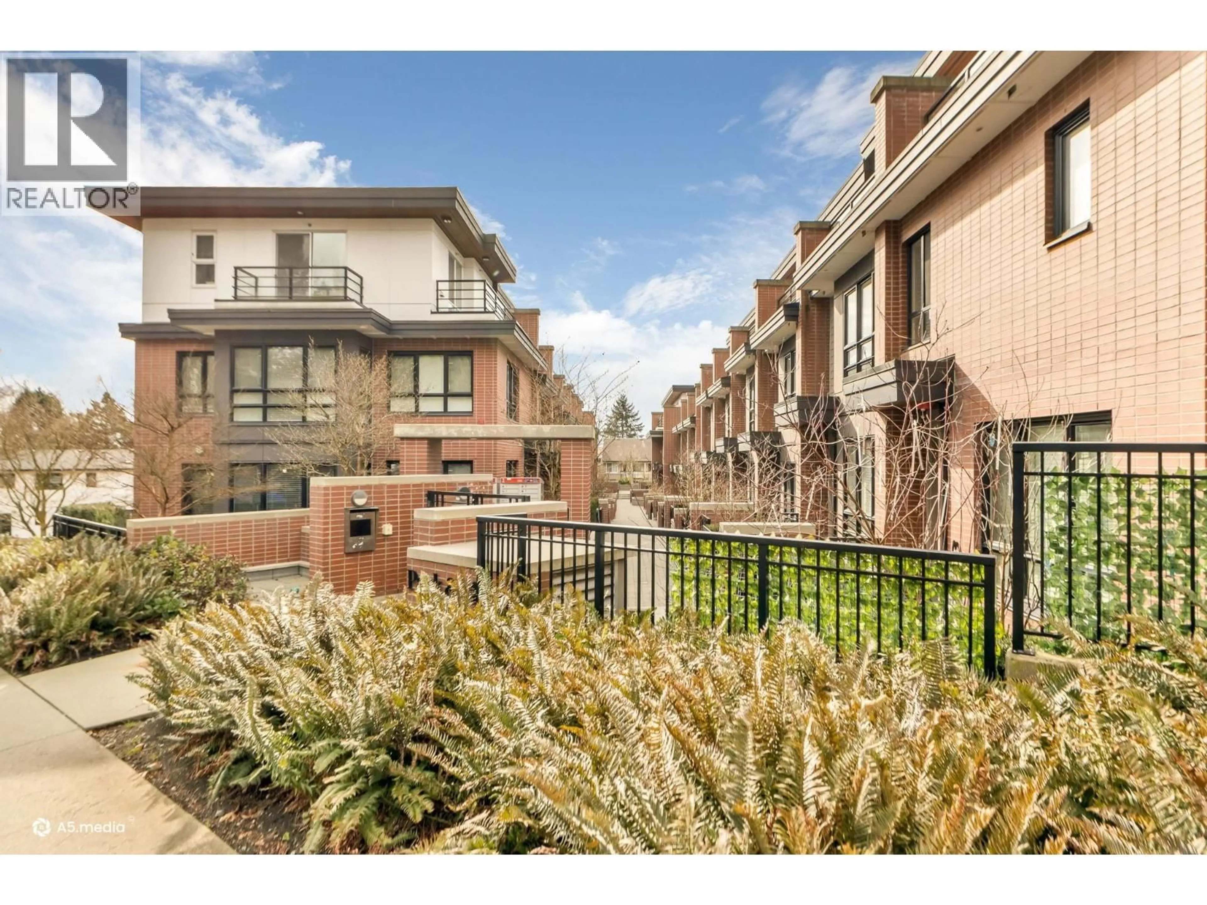 Patio, street for 5 - 338 64 AVENUE, Vancouver British Columbia V5X2L9