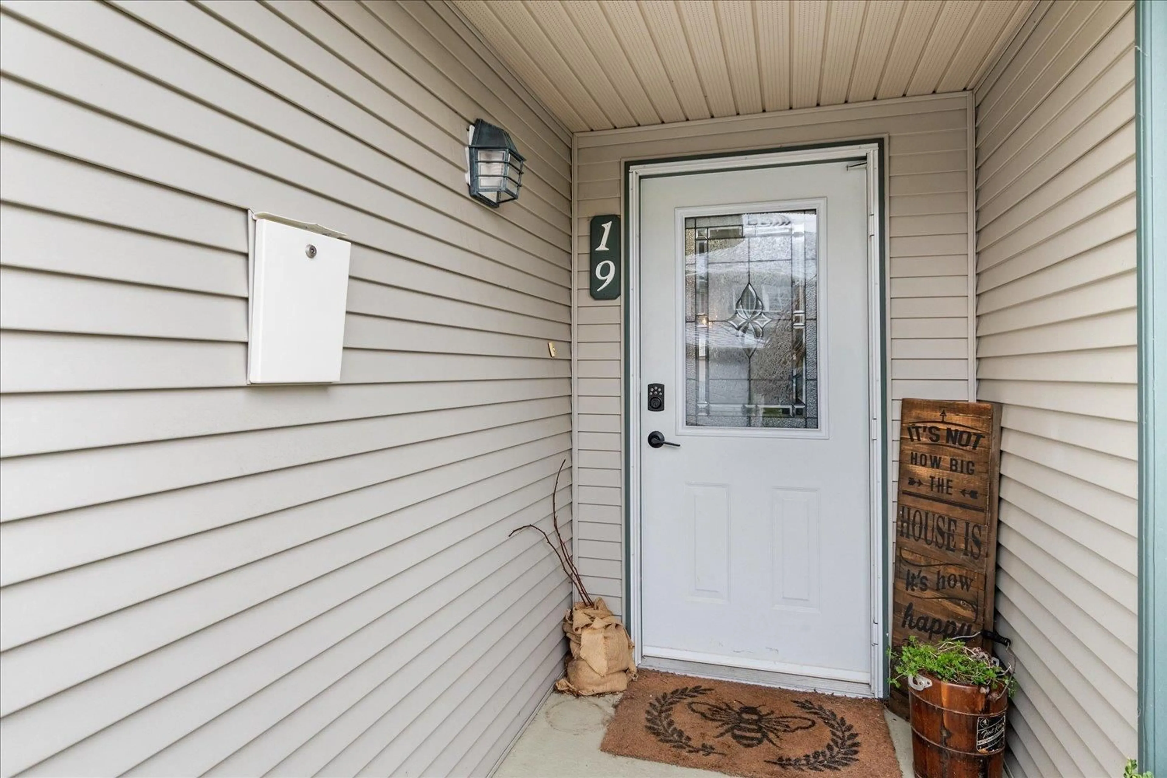 Indoor entryway for 19 - 1530 MACKAY CRESCENT, Agassiz British Columbia V0M1A3