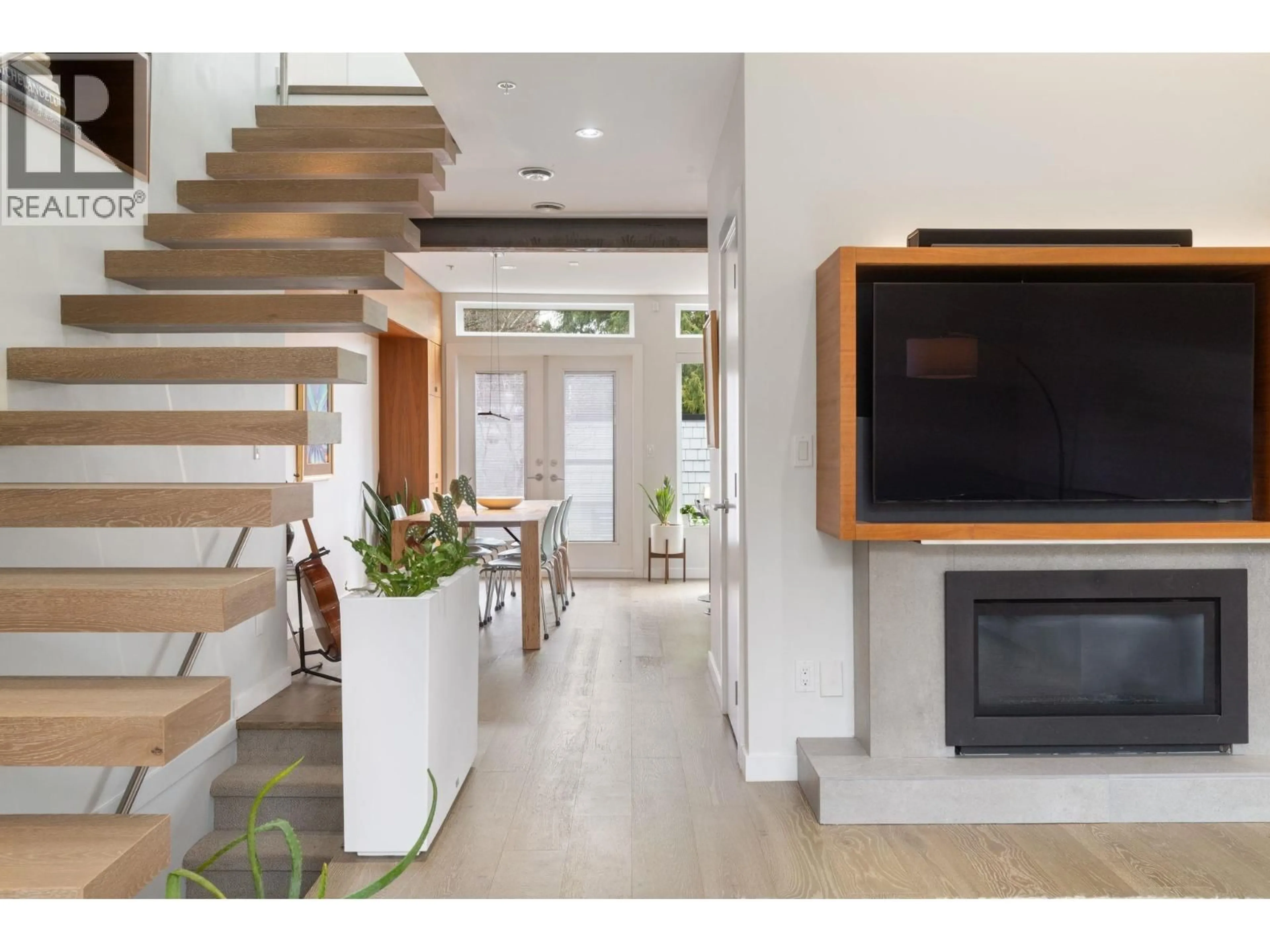 Indoor entryway for 1928 TEMPLETON DRIVE, Vancouver British Columbia V5N4W1