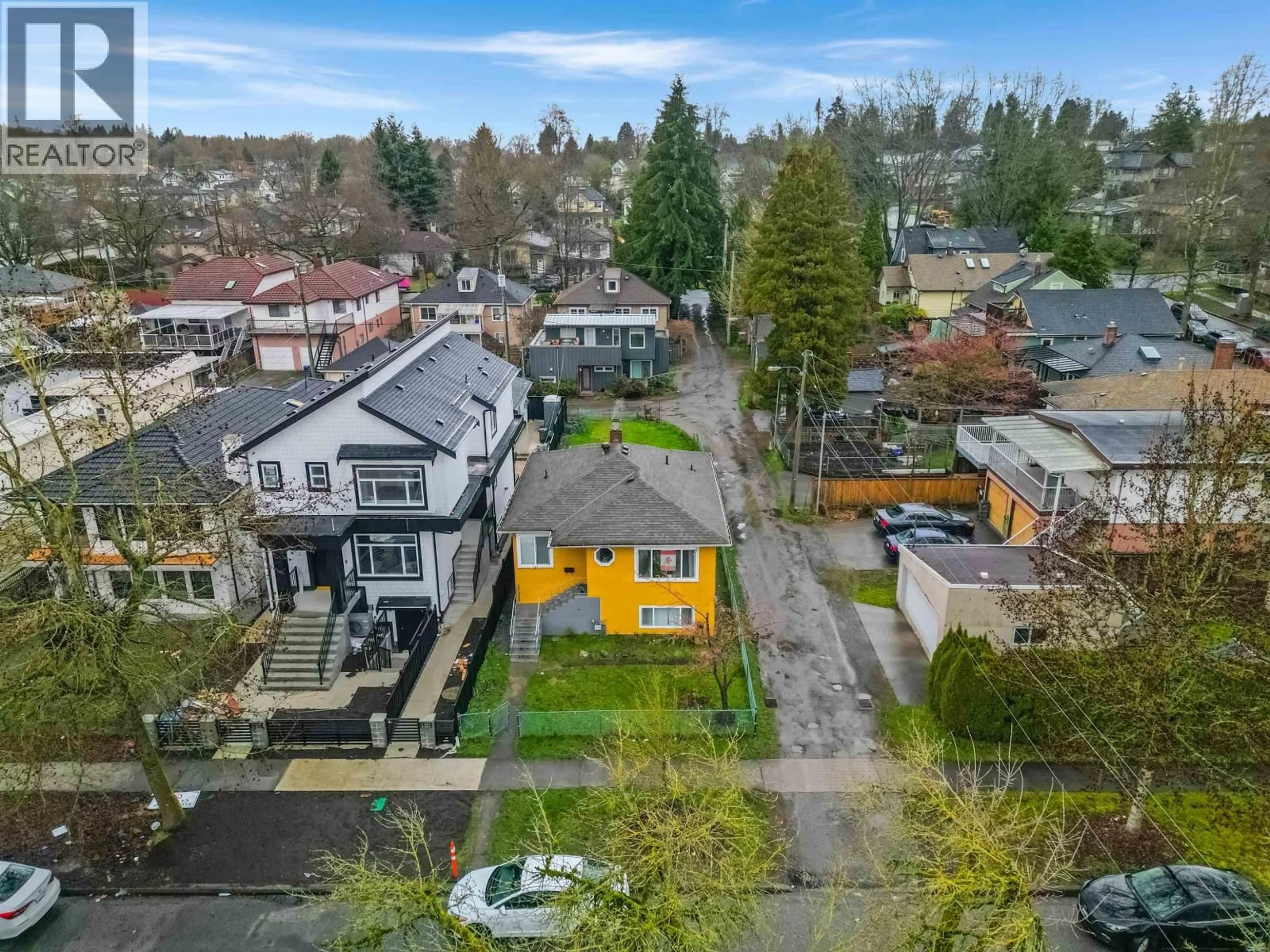 A pic from outside/outdoor area/front of a property/back of a property/a pic from drone, street for 285 48TH AVENUE, Vancouver British Columbia V5W2C9