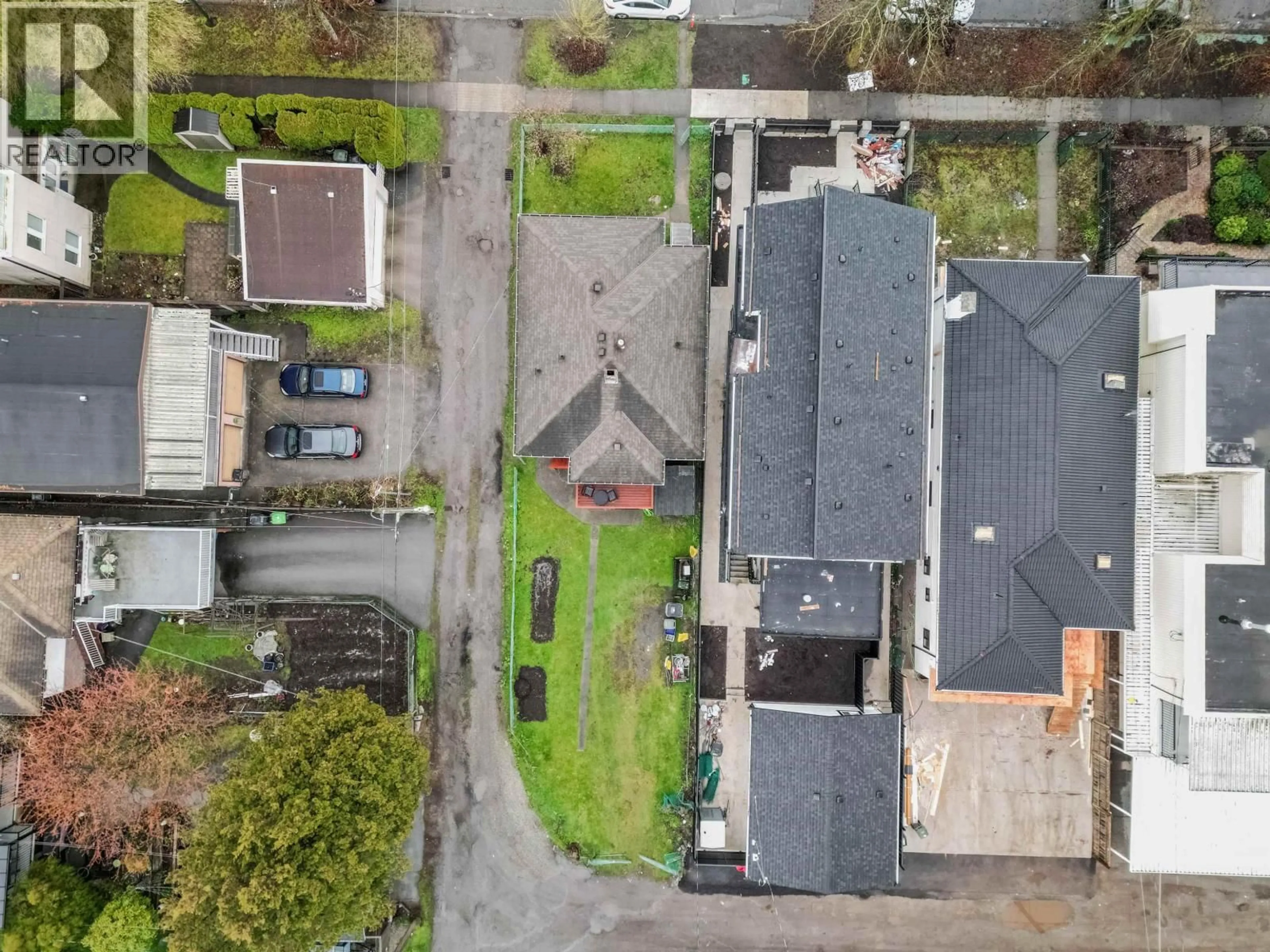 A pic from outside/outdoor area/front of a property/back of a property/a pic from drone, street for 285 48TH AVENUE, Vancouver British Columbia V5W2C9