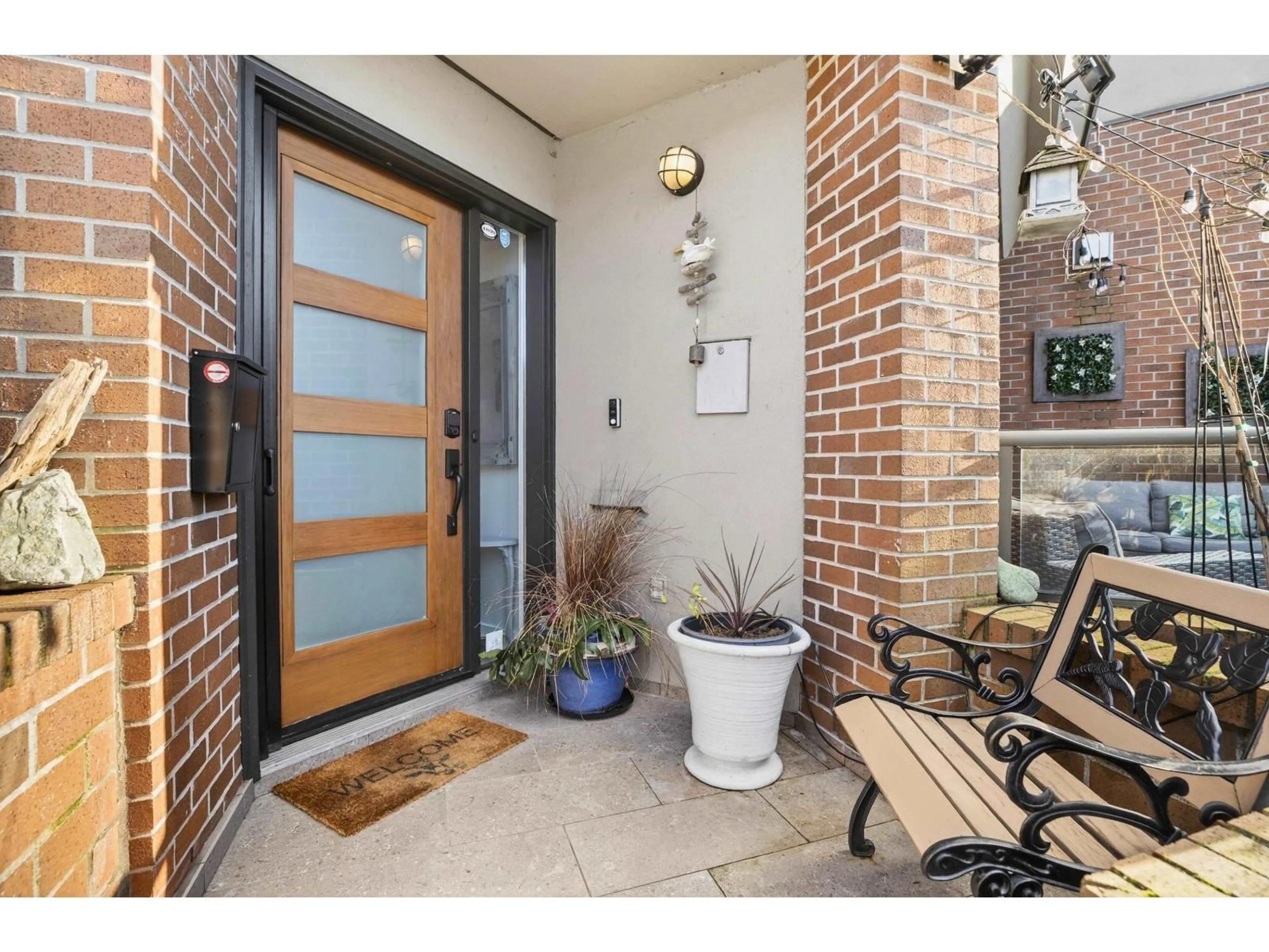 Indoor entryway for 812 MAPLE STREET, White Rock British Columbia V4B4M2