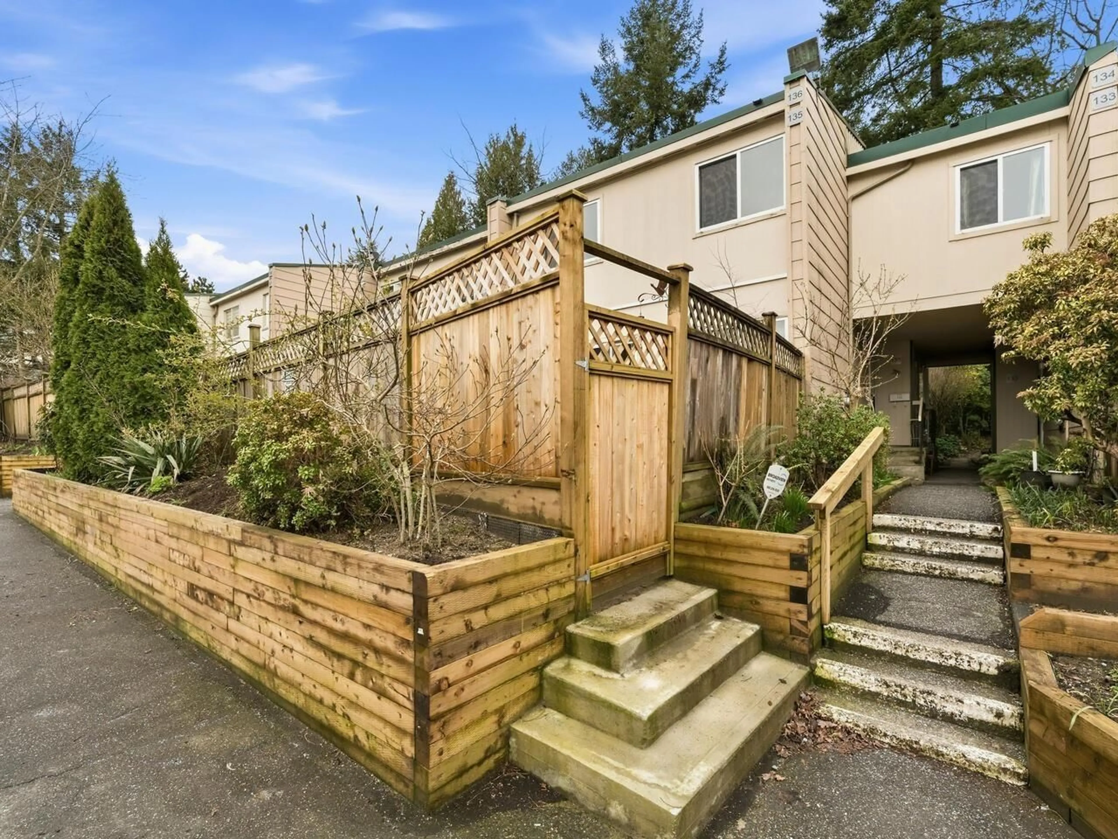 Patio, street for 135 - 15215 105 AVENUE, Surrey British Columbia V3R1R9