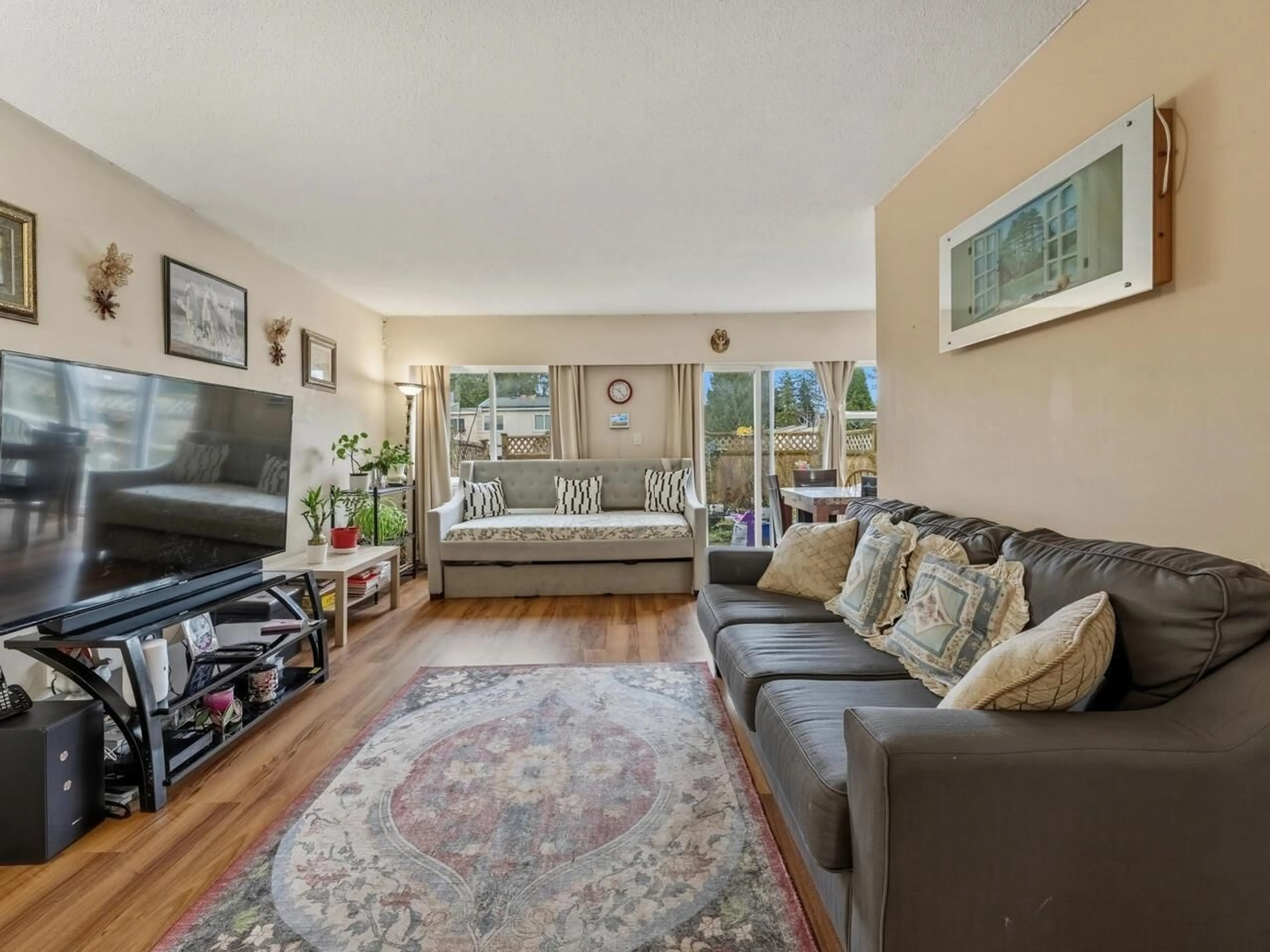 Living room with furniture, unknown for 135 - 15215 105 AVENUE, Surrey British Columbia V3R1R9