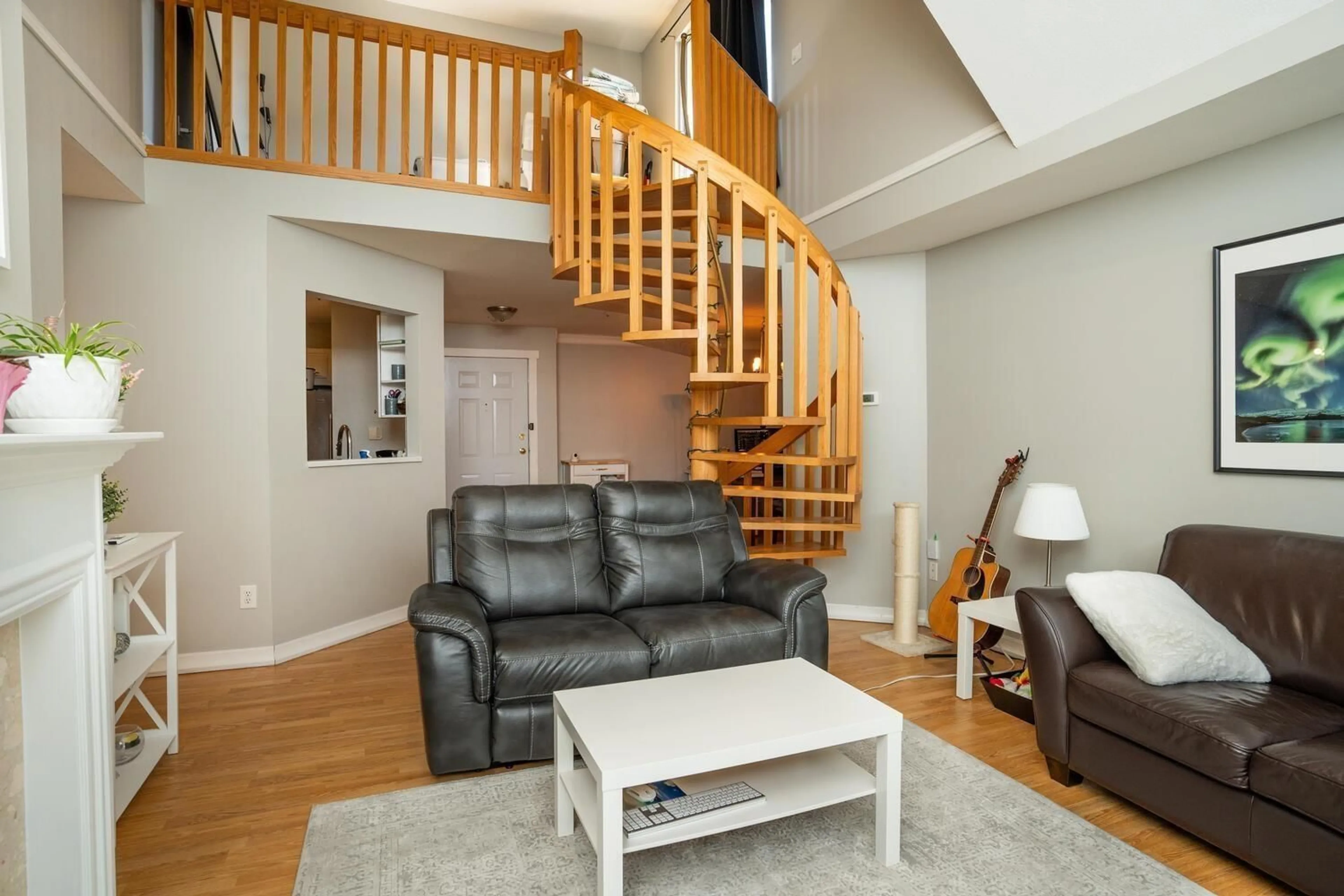 Living room with furniture, wood/laminate floor for 301 - 7151 121 STREET, Surrey British Columbia V3W0E7