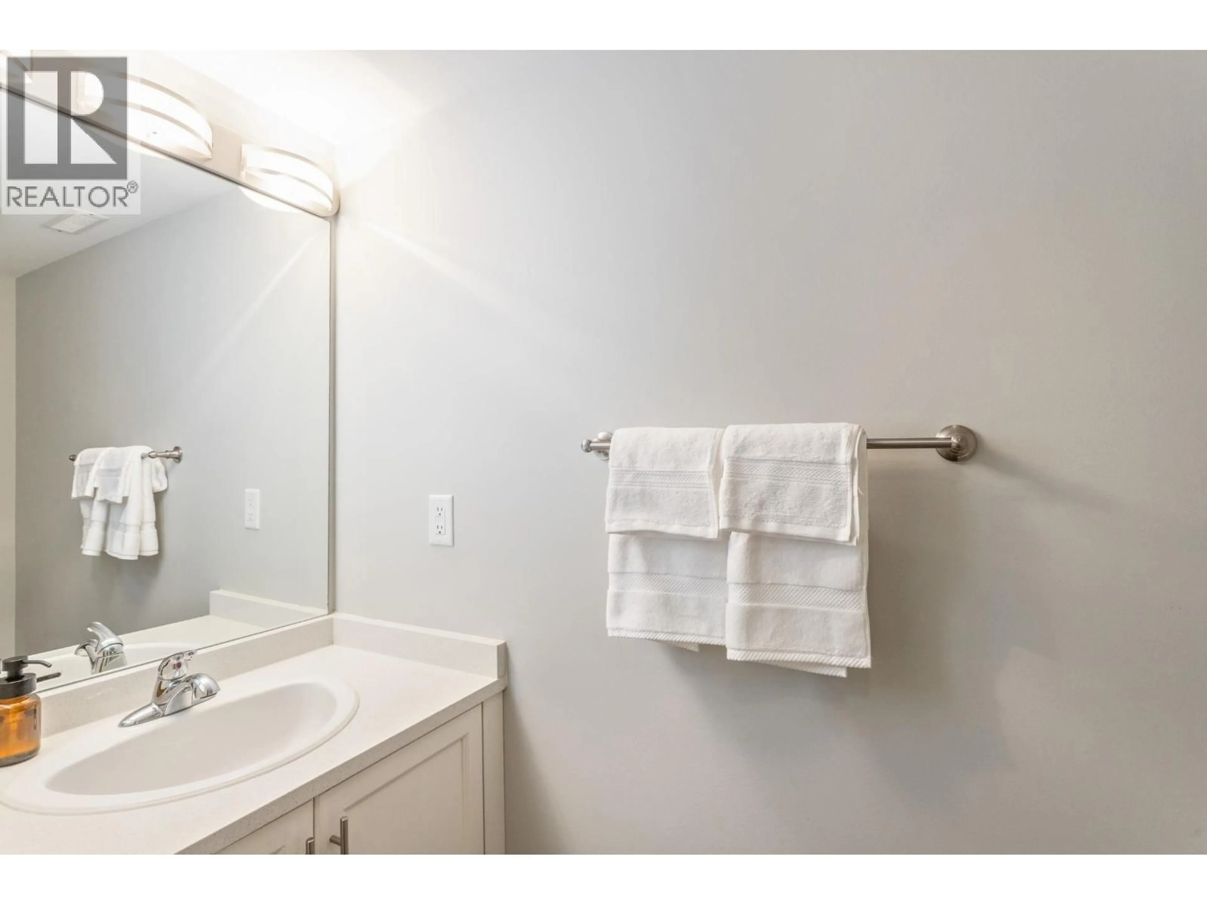 Standard bathroom, unknown for 46 - 3939 INDIAN RIVER DRIVE, North Vancouver British Columbia V7G2P6