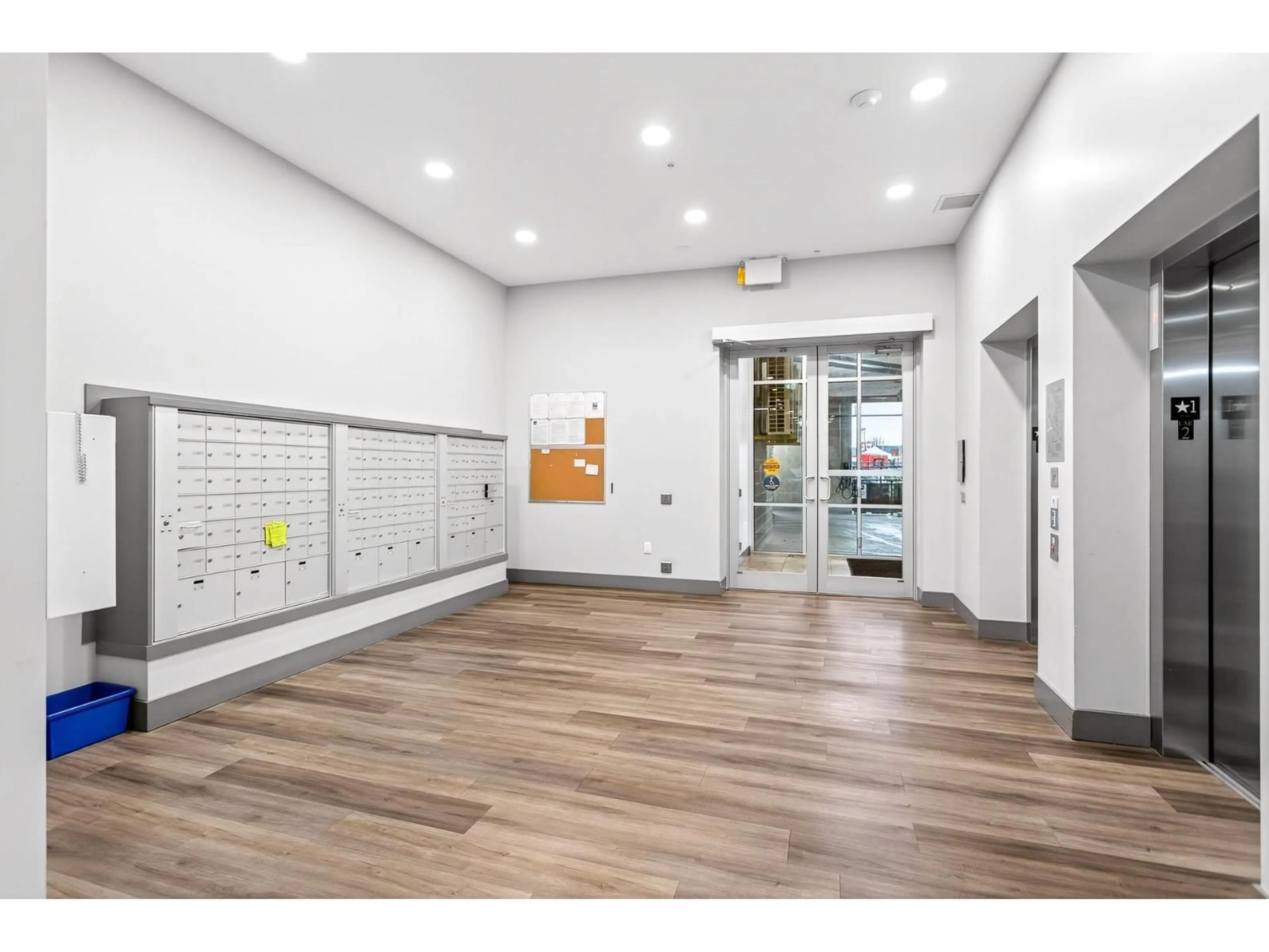 Indoor foyer for 214 - 20061 FRASER HIGHWAY, Langley British Columbia V3A0R4