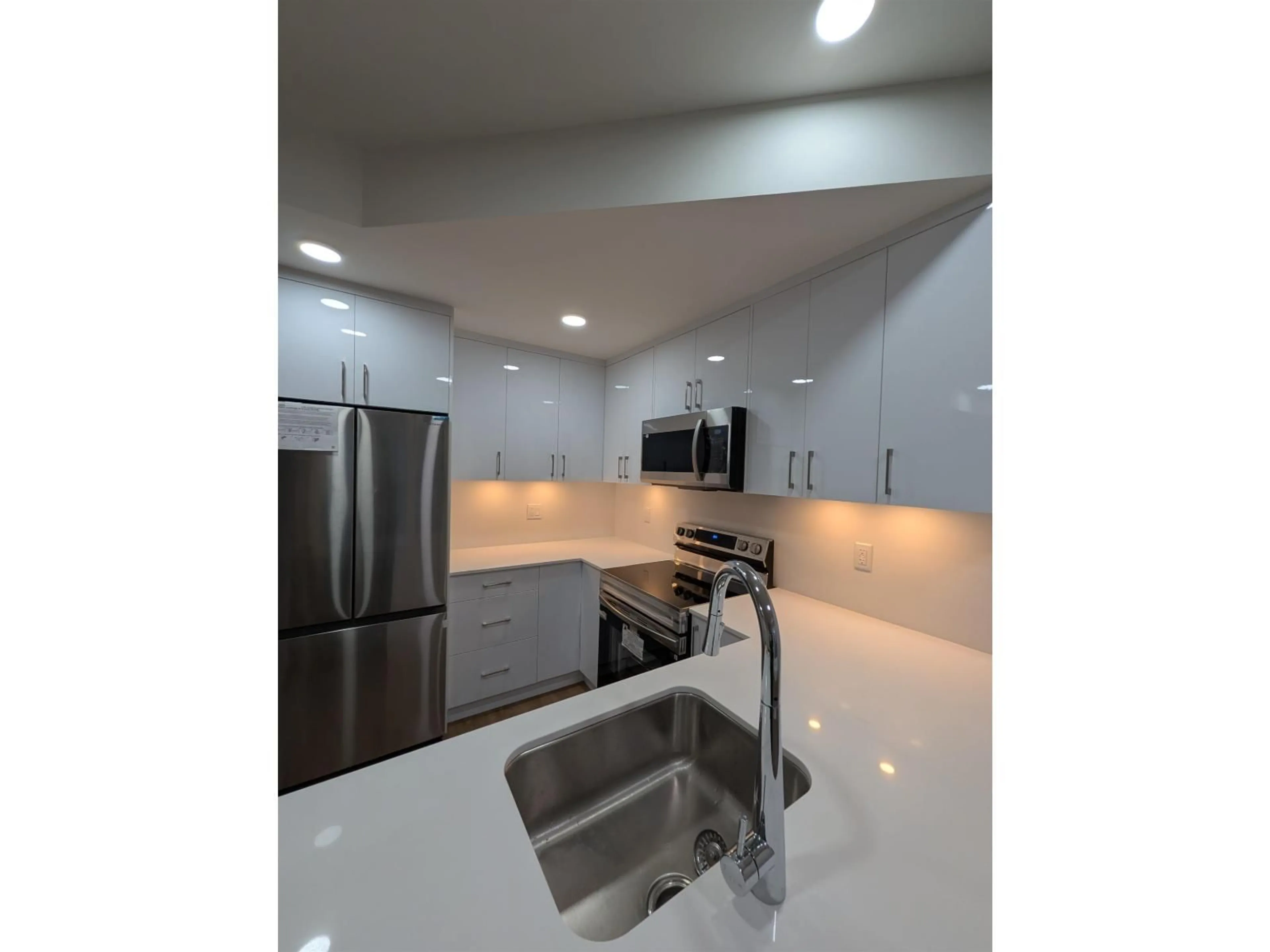 Unknown for 106 - 15739 FRASER HIGHWAY, Surrey British Columbia V4N1G9