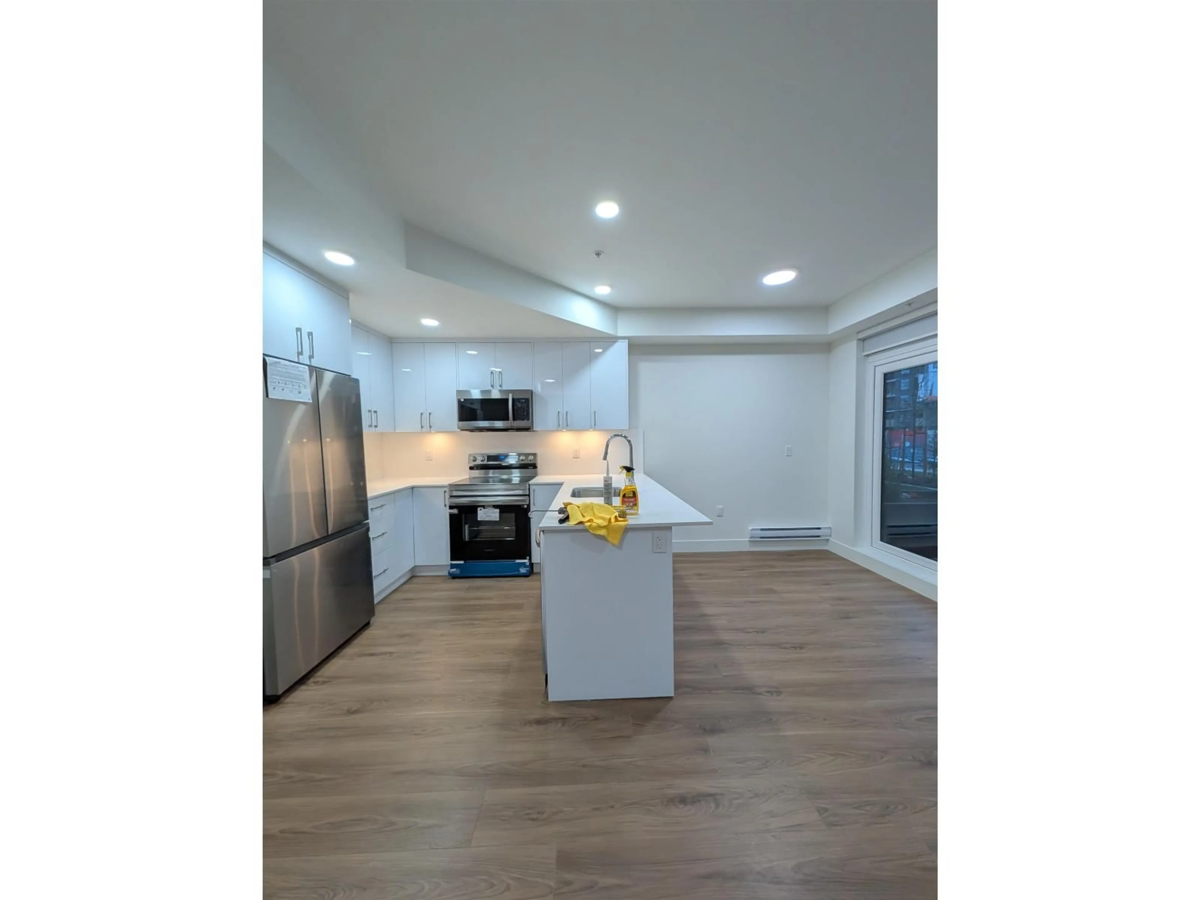 Unknown for 106 - 15739 FRASER HIGHWAY, Surrey British Columbia V4N1G9