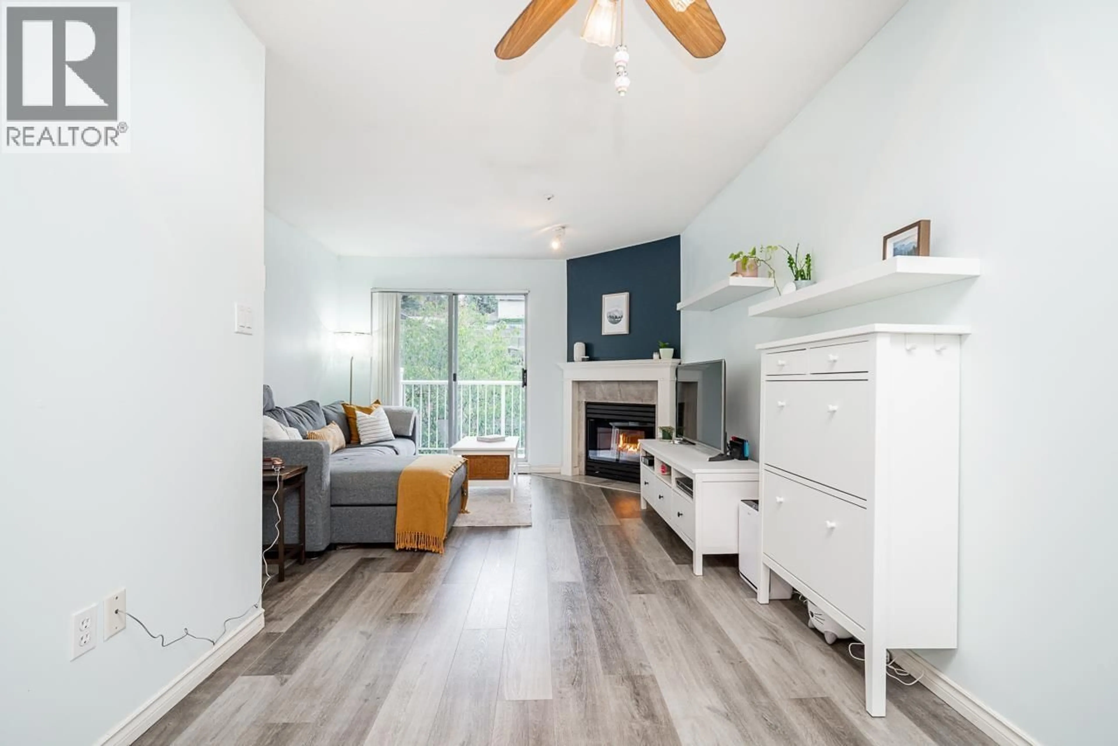 Living room with furniture, wood/laminate floor for 410 - 1035 AUCKLAND STREET, New Westminster British Columbia V3M1K9