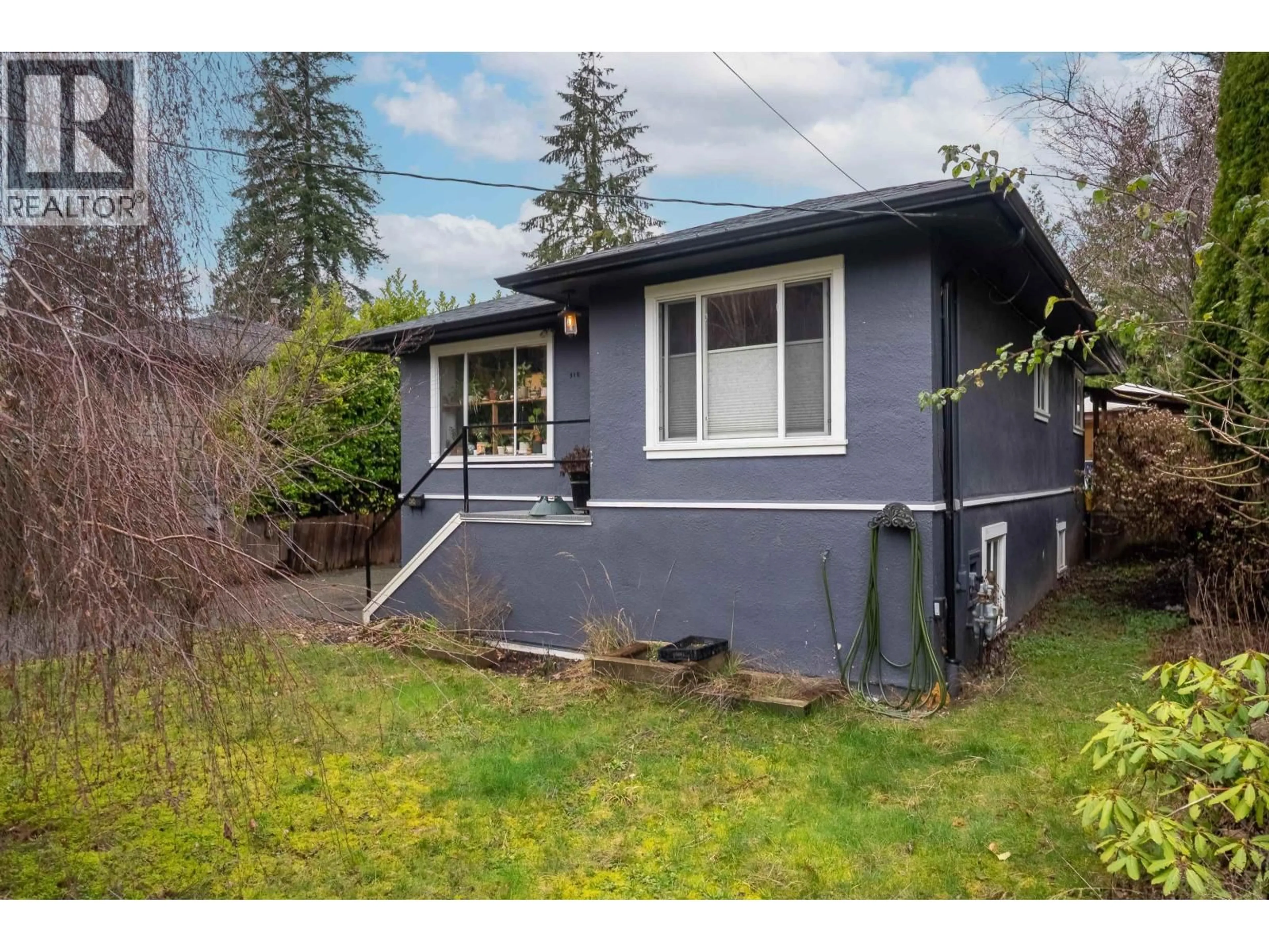 Home with vinyl exterior material, street for 518 23RD STREET, North Vancouver British Columbia V7M2B9
