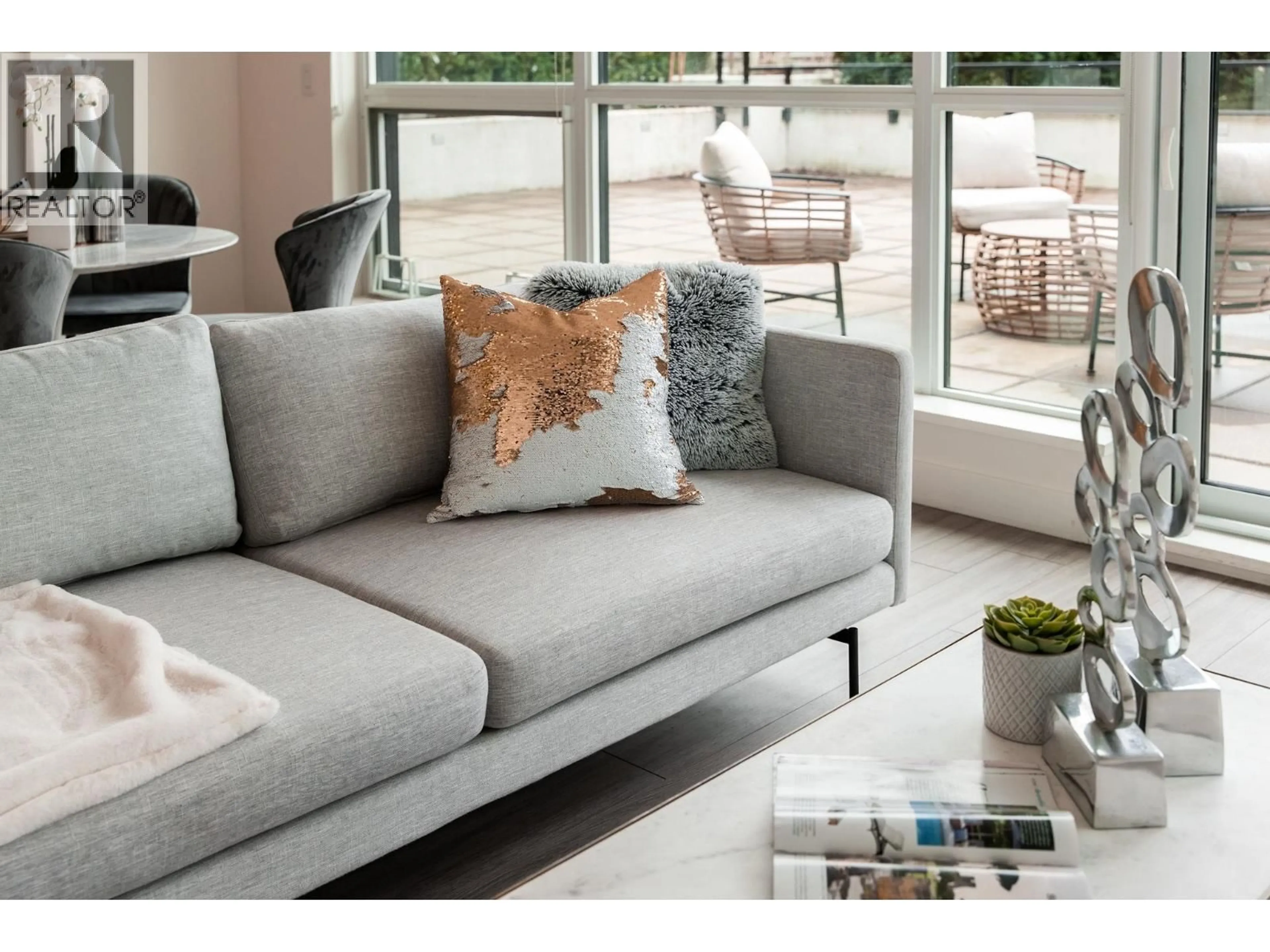 Living room with furniture, unknown for 372 - 438 KING EDWARD AVENUE, Vancouver British Columbia V5Y0M5