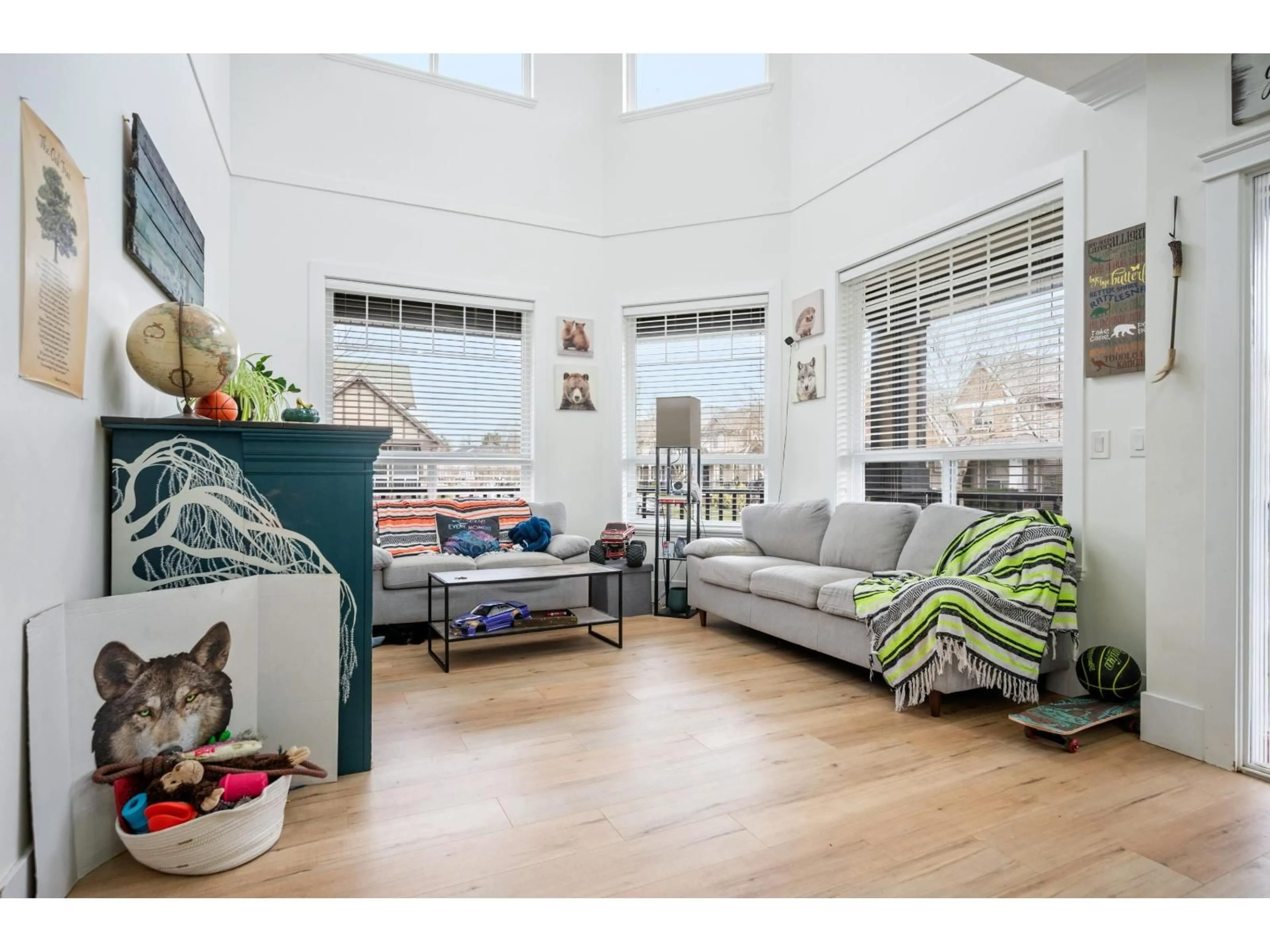 Living room with furniture, unknown for 7349 194 STREET, Surrey British Columbia V4N5Y1