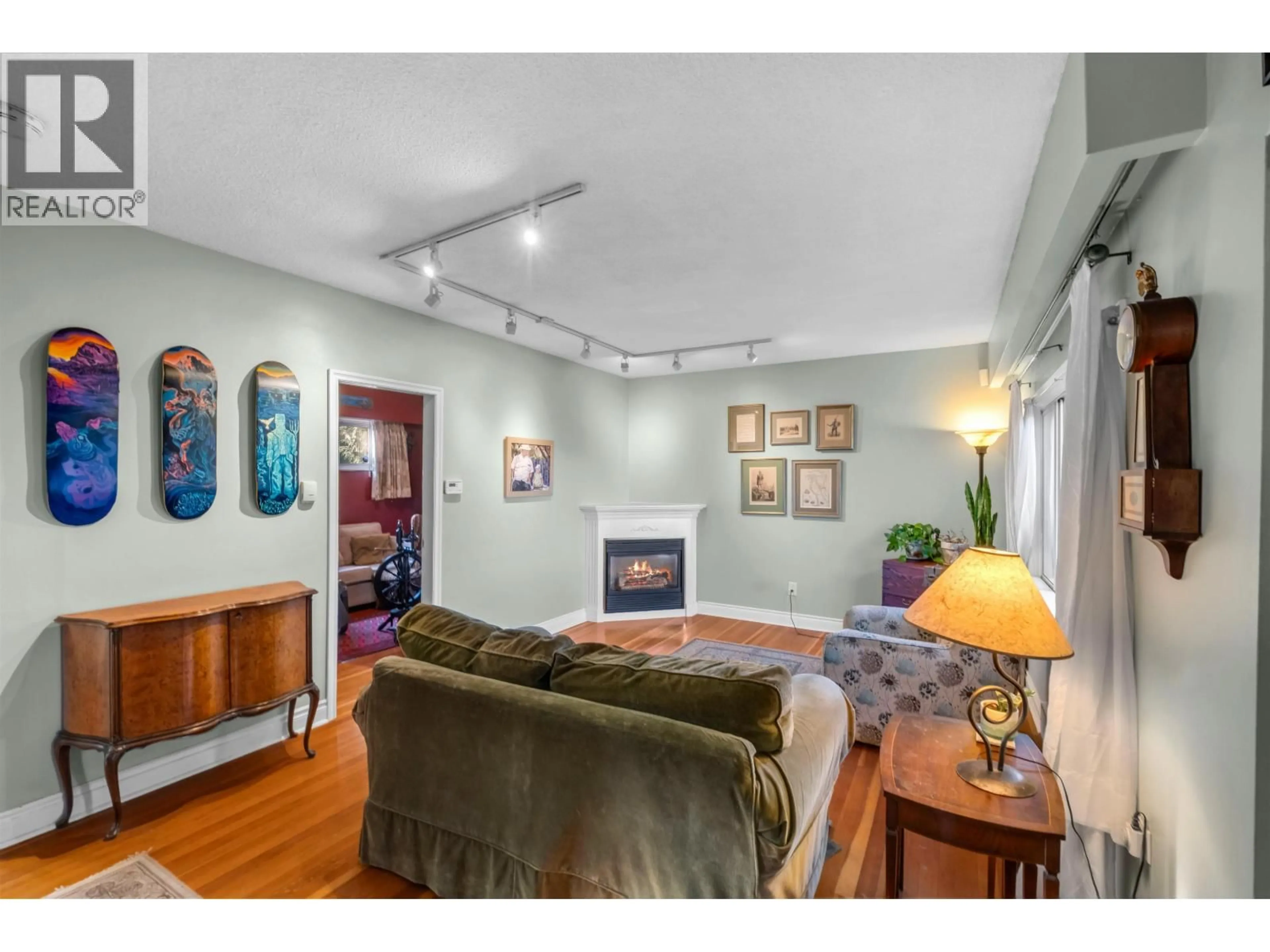 Living room with furniture, unknown for 521 GARFIELD STREET, New Westminster British Columbia V3L4A6