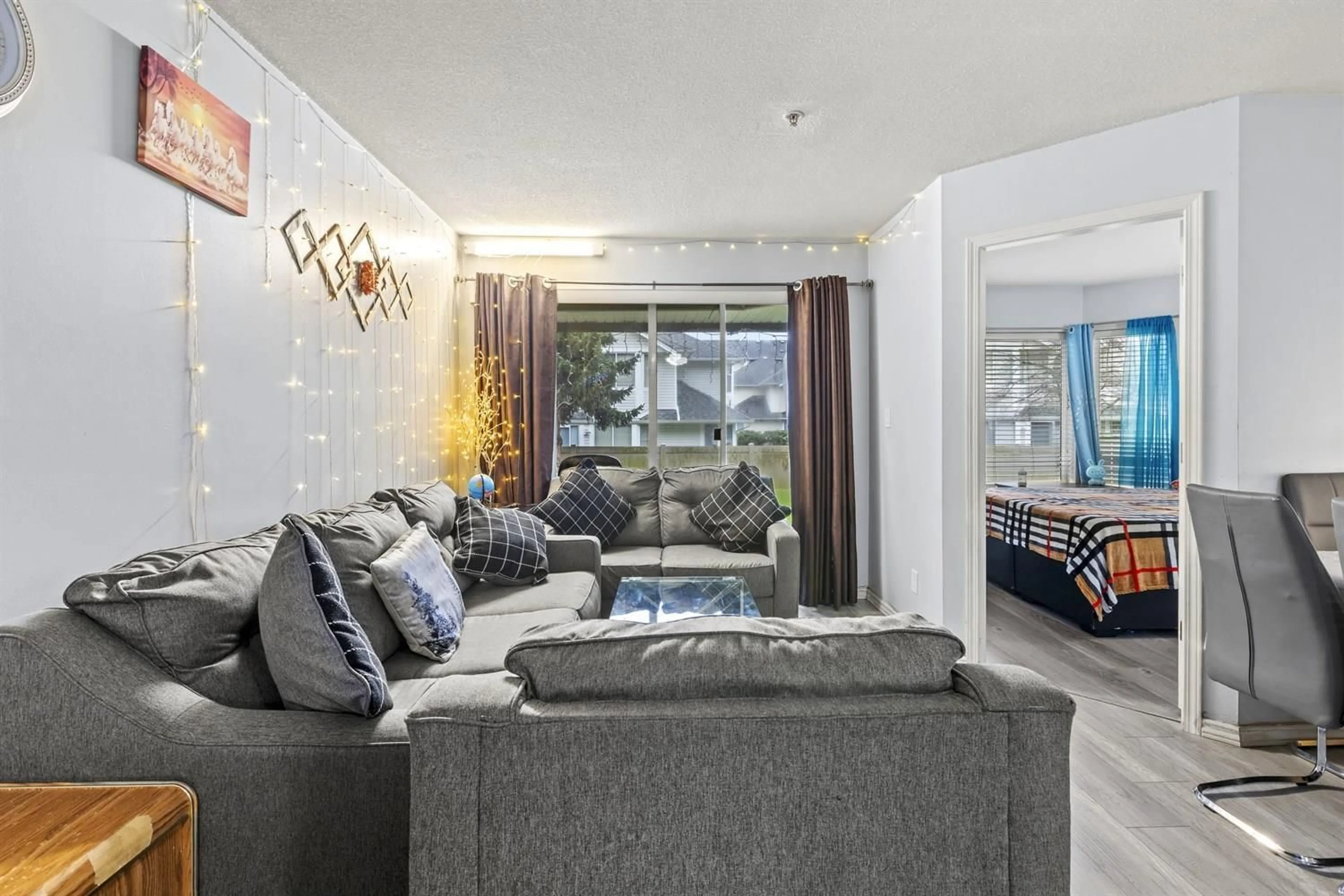 Living room with furniture, unknown for 103 - 12160 80 AVENUE, Surrey British Columbia V3W0V3