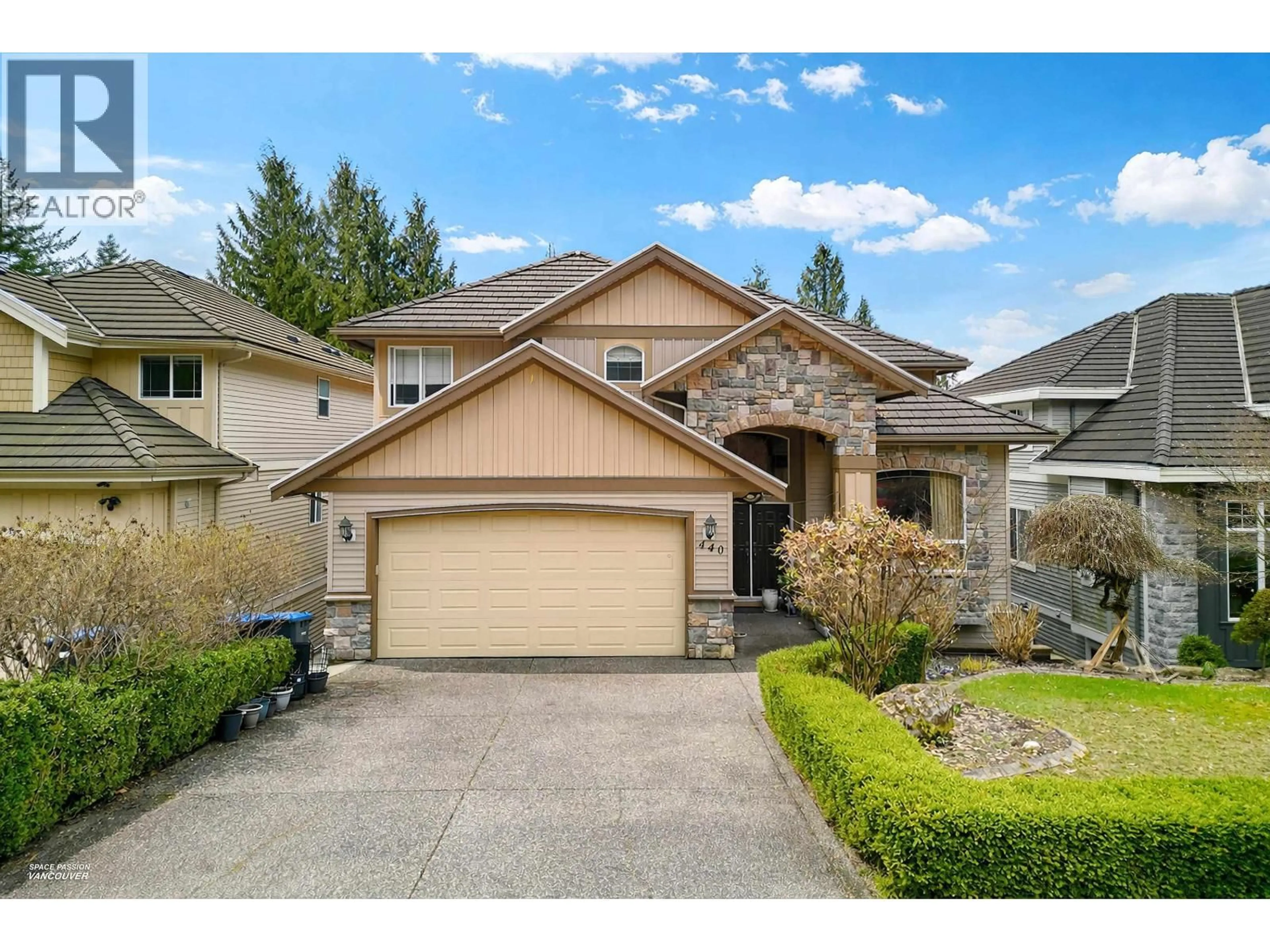 Home with vinyl exterior material, street for 440 HYCROFT STREET, Port Moody British Columbia V3H5M7