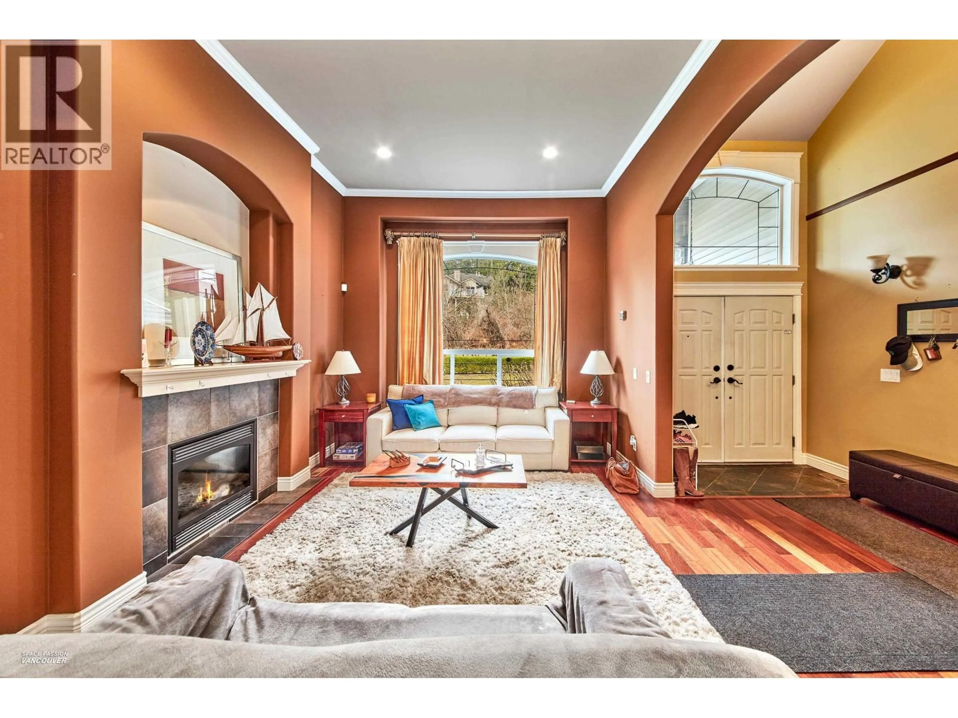 Living room with furniture, ceramic/tile floor for 440 HYCROFT STREET, Port Moody British Columbia V3H5M7