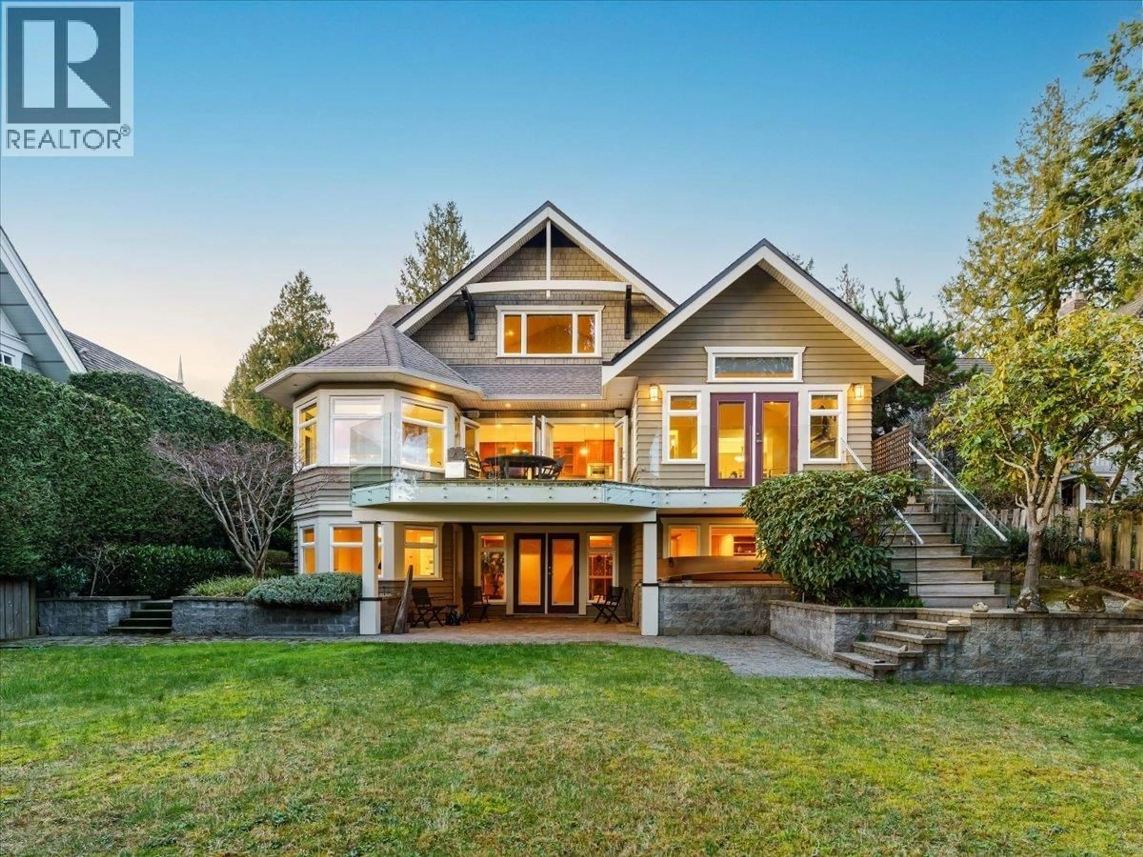 Home with vinyl exterior material, unknown for 2618 LAWSON AVENUE, West Vancouver British Columbia V7V2G2