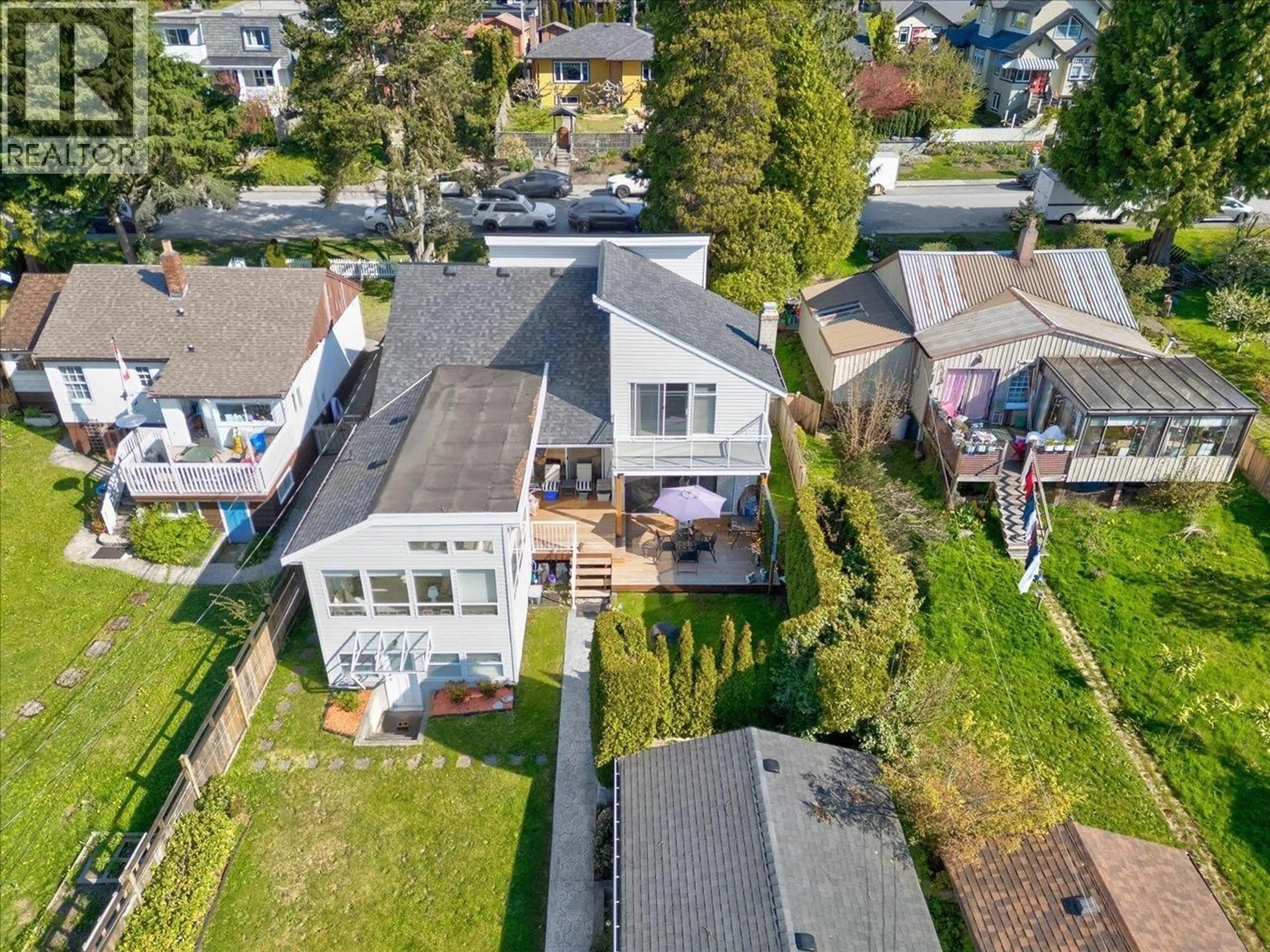 A pic from outside/outdoor area/front of a property/back of a property/a pic from drone, street for 513 6TH STREET, North Vancouver British Columbia V7L1R2